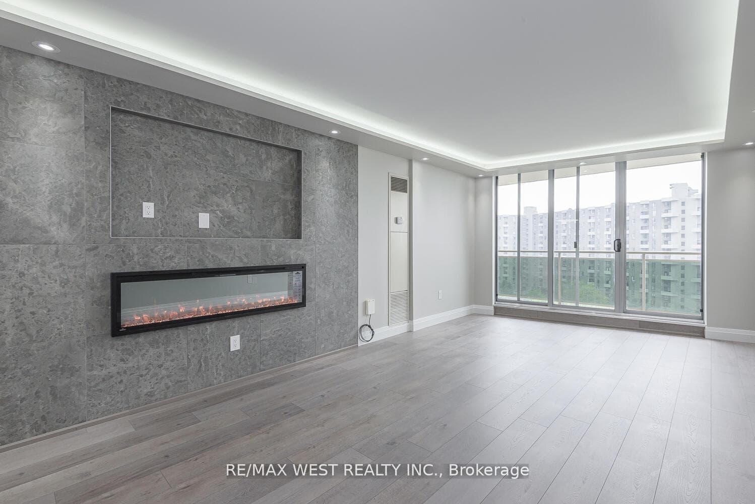820 Burnhamthorpe Road Unit 1104 photo 12