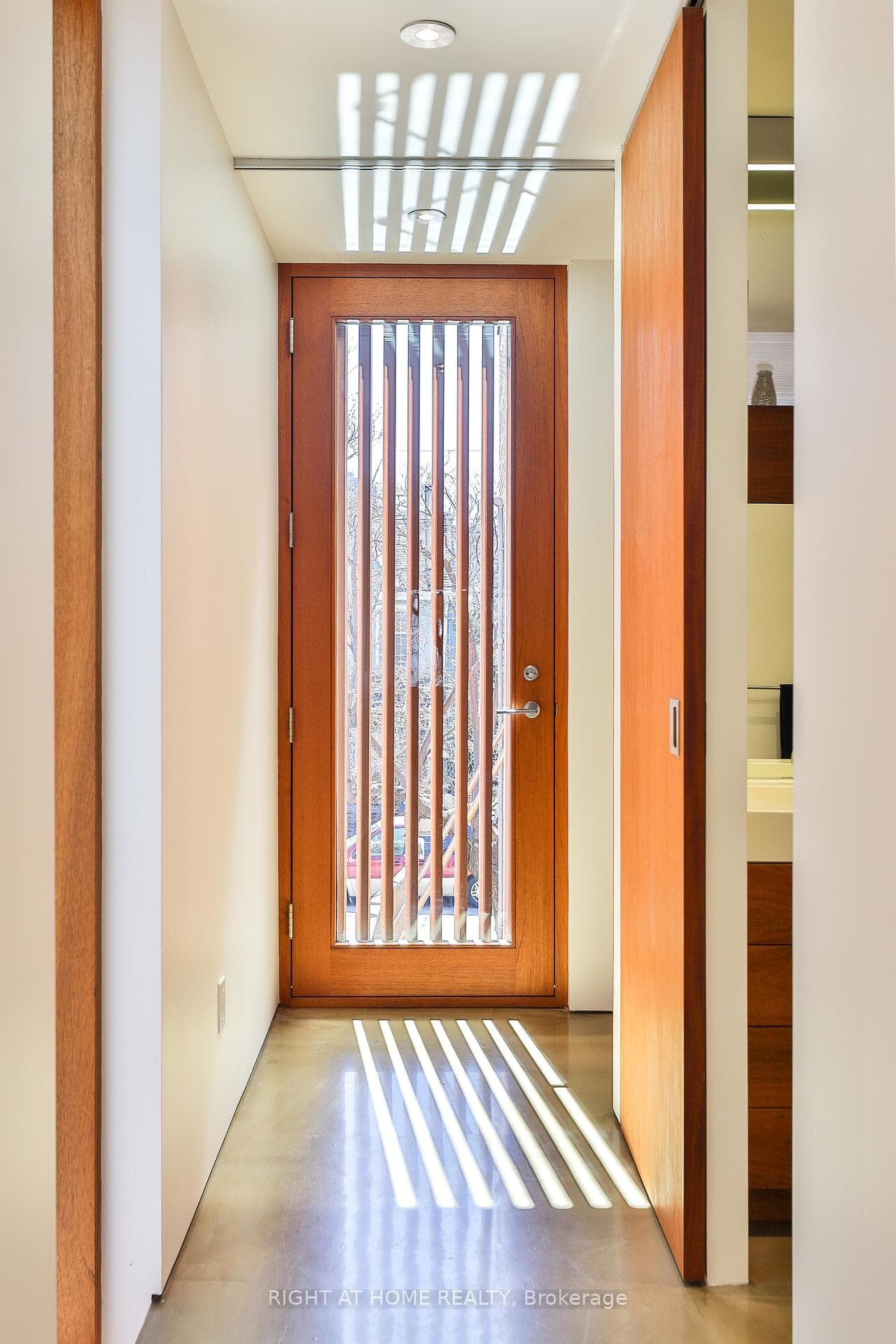 694 Richmond Street photo 15
