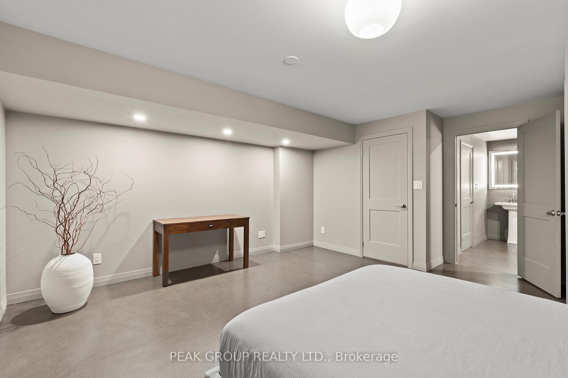 8974 Willoughby Drive Unit 8 photo 37