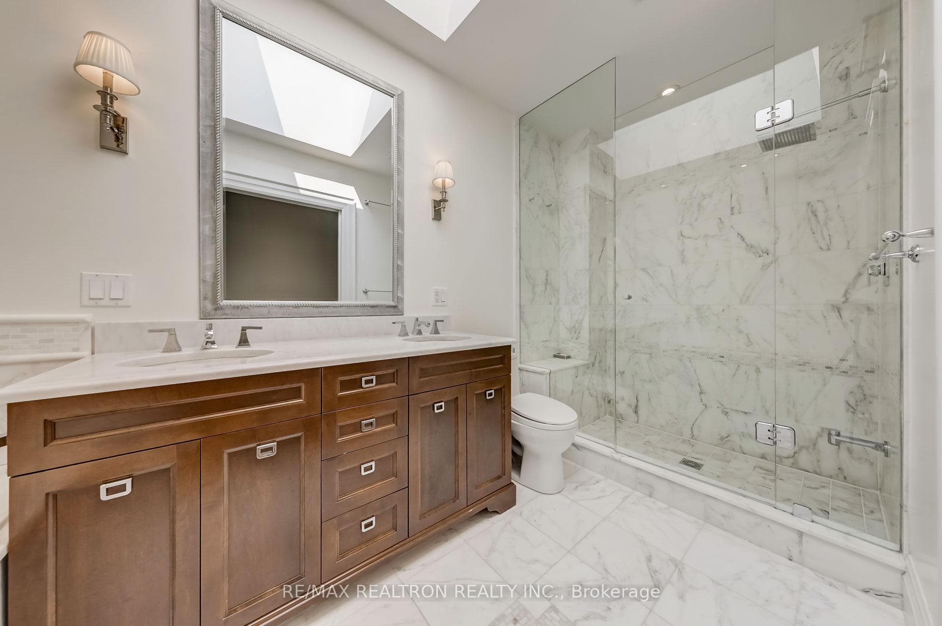 128 Heddington Avenue photo 10