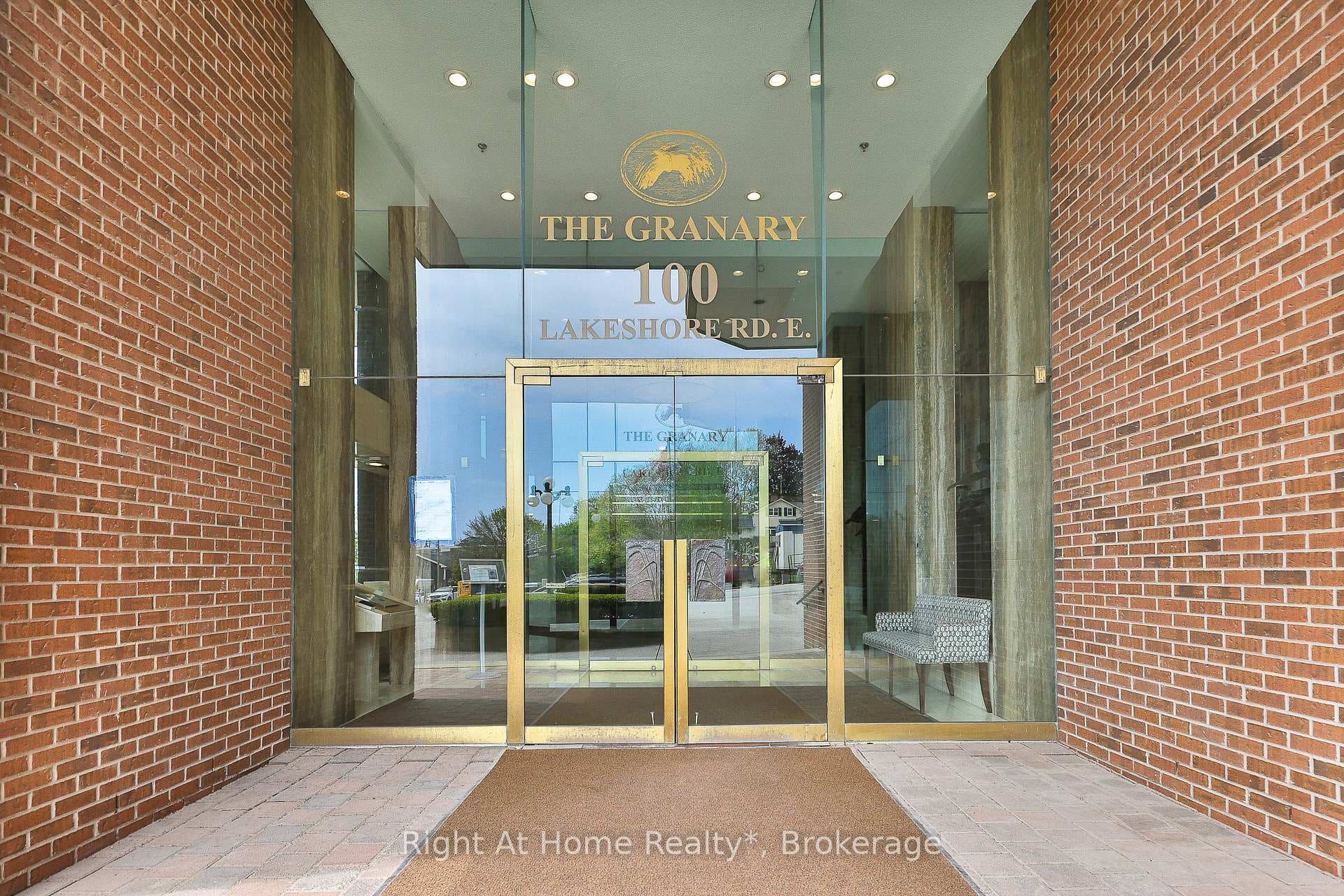 100 Lakeshore Road Unit 101 photo 3