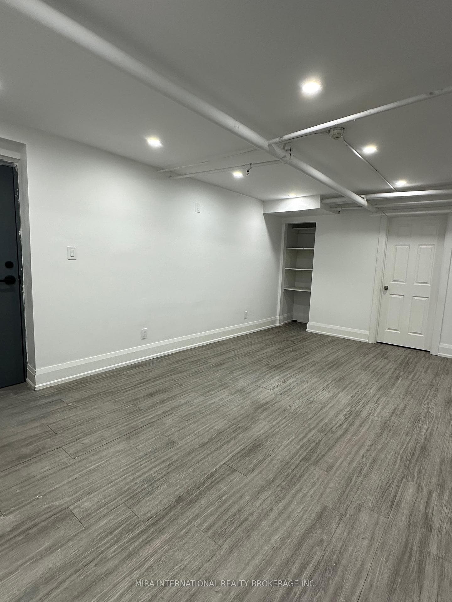 180 Sherbourne Street Unit L1 photo 3
