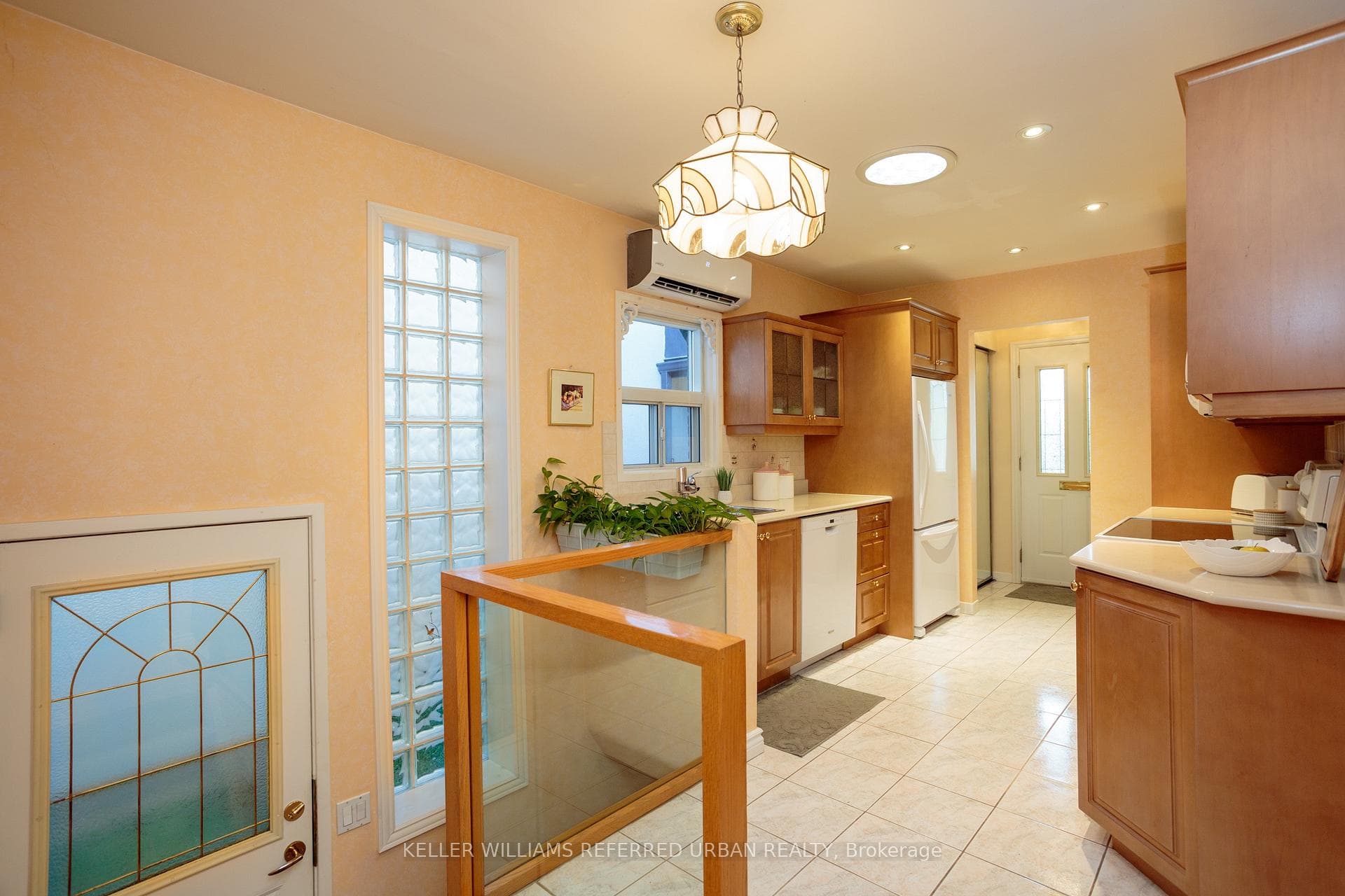 345 Moore Avenue photo 8