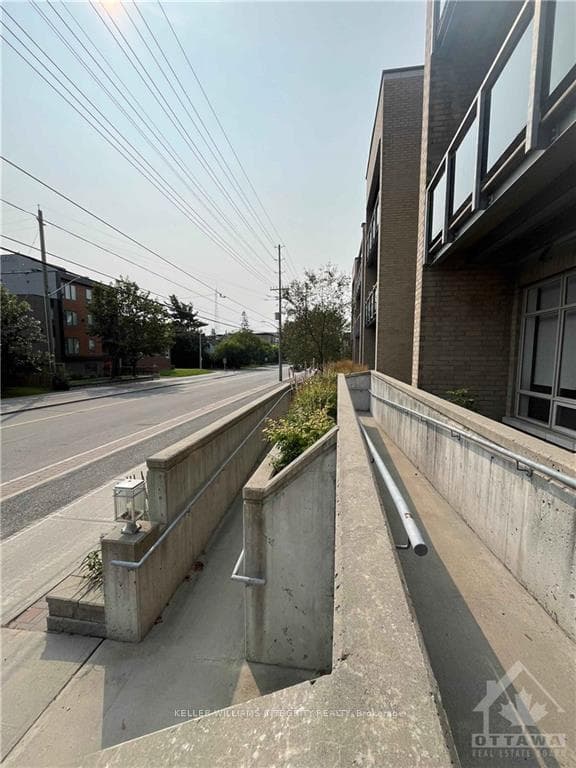 682 CHURCHILL Avenue Unit 211 photo 3