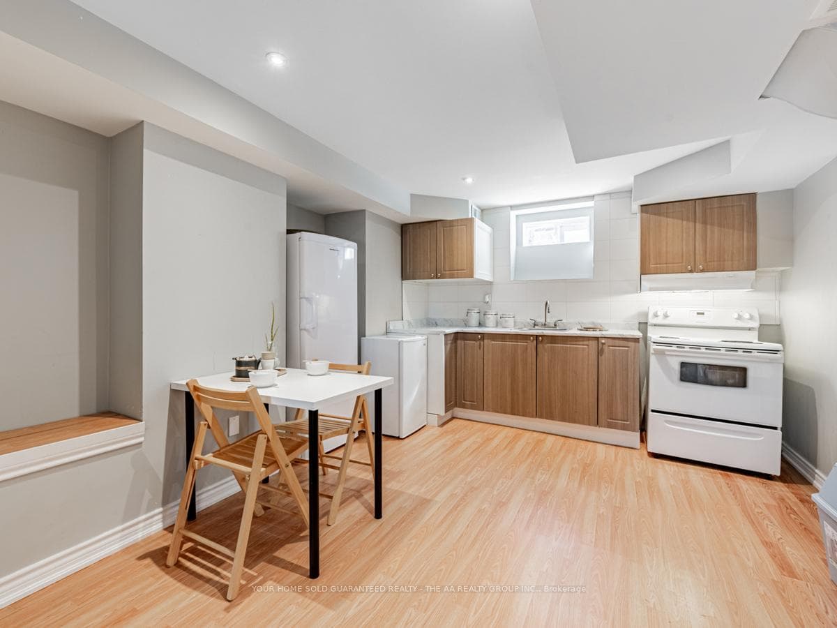 47 Hinsley Crescent photo 33