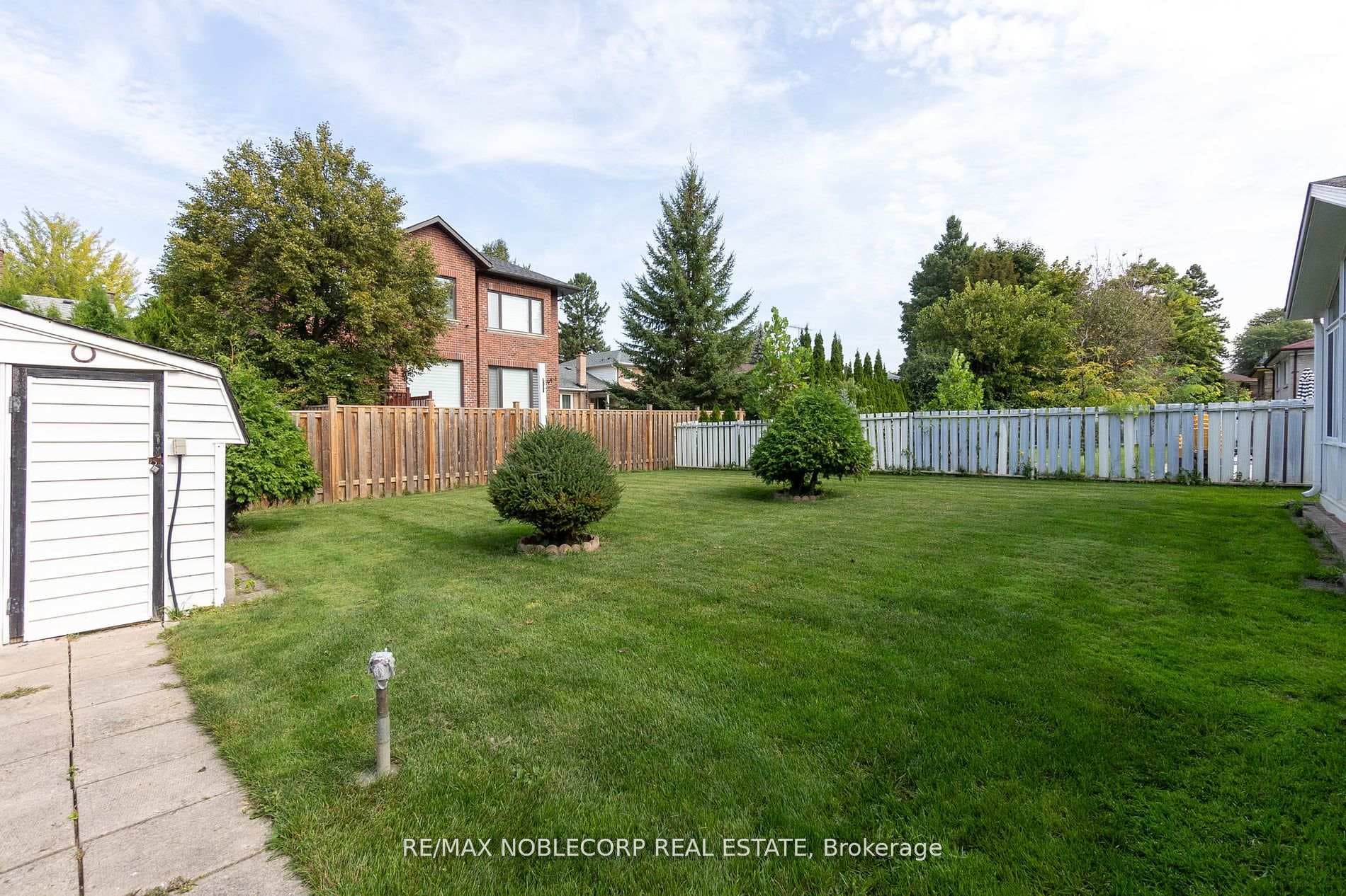 32 Summerside Crescent photo 20