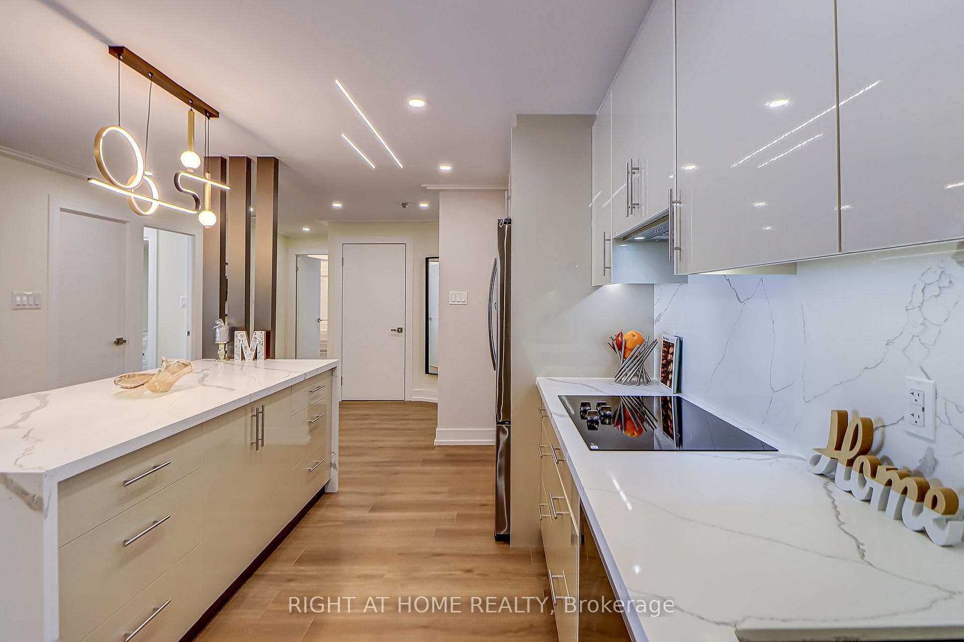 130 Carlton Street Unit 1207 photo 13
