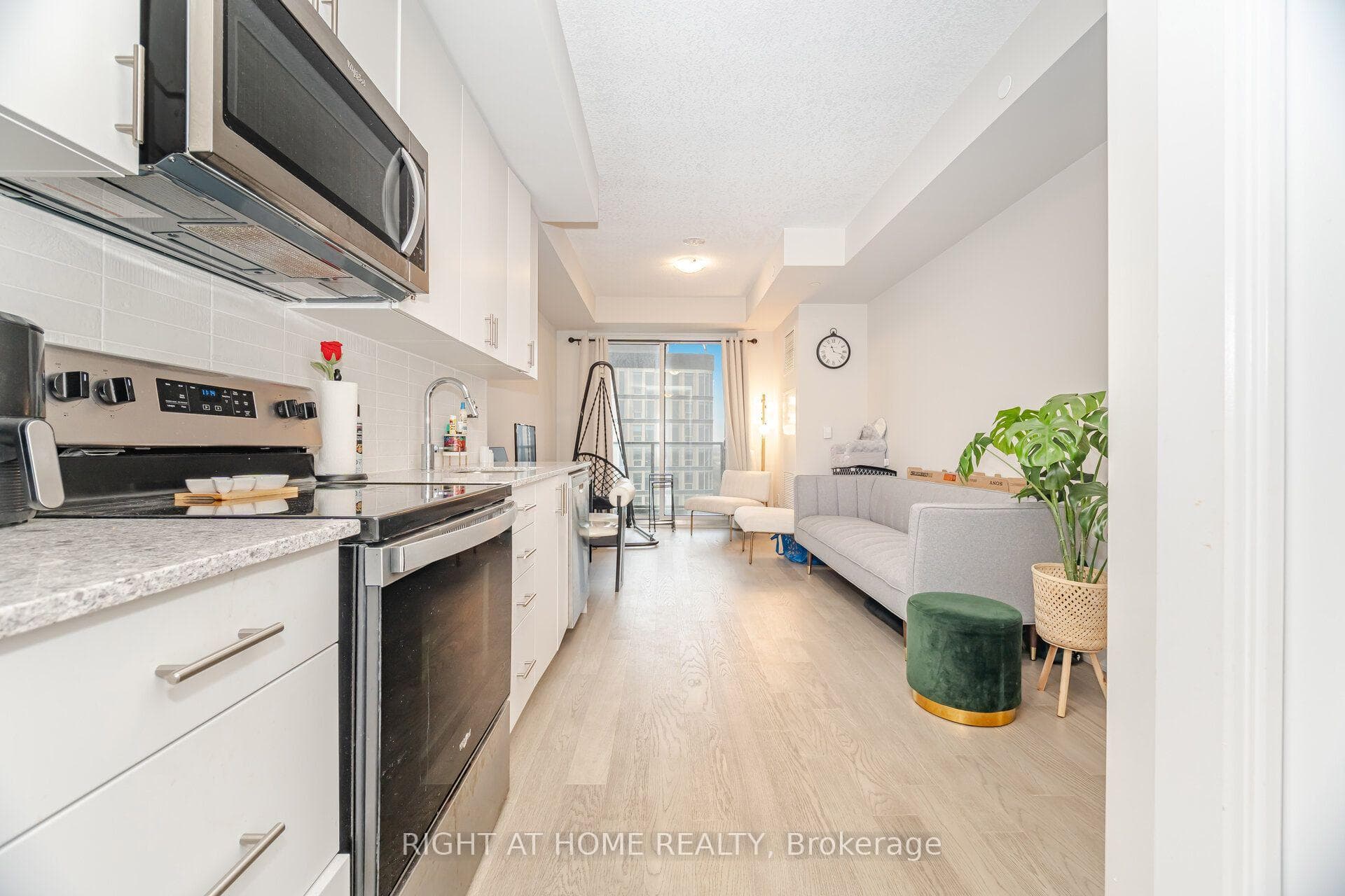 3220 WILLIAM COLTSON Avenue Unit 1808 photo 12
