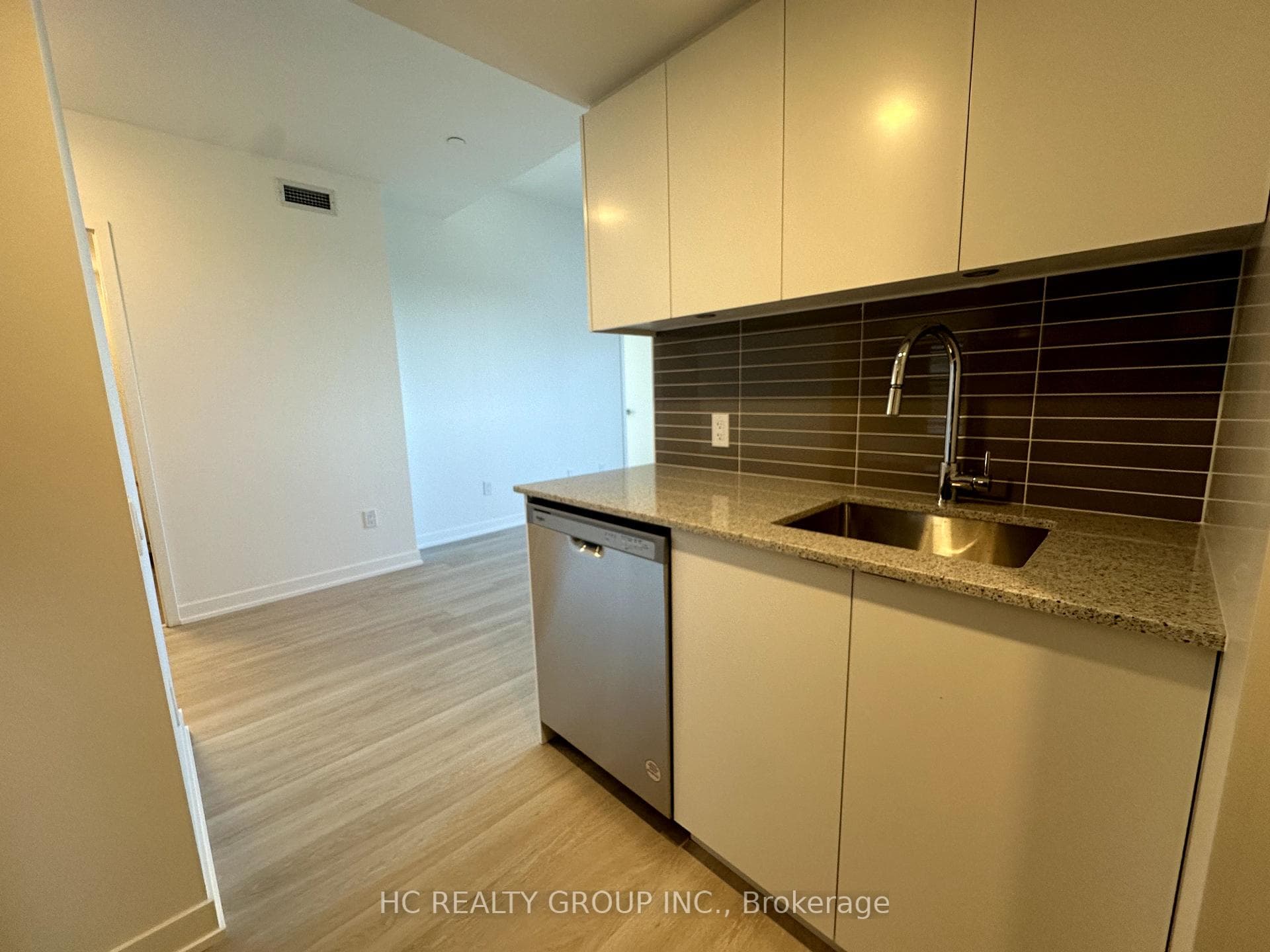 500 Wilson Avenue Unit 810 photo 14