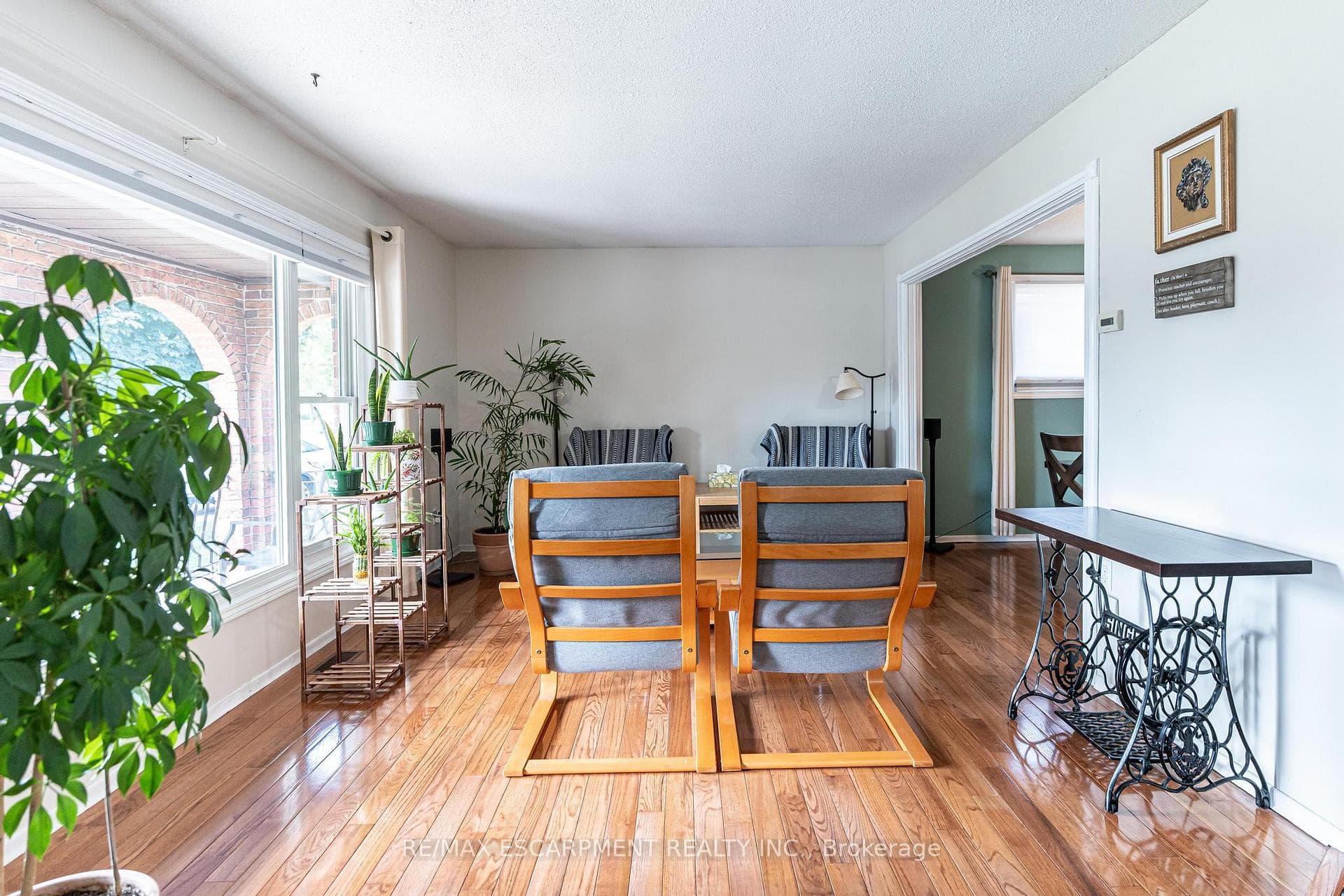 248 Guildwood Drive photo 9