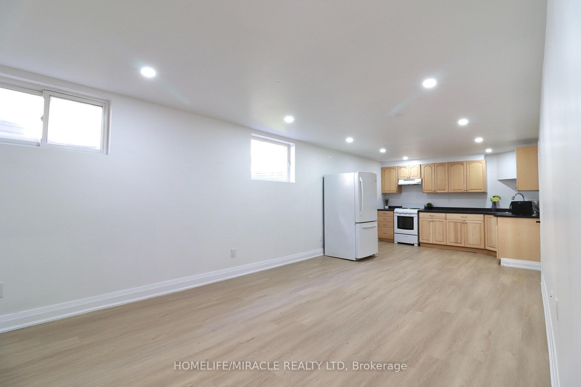 354 Lee Circle photo 25