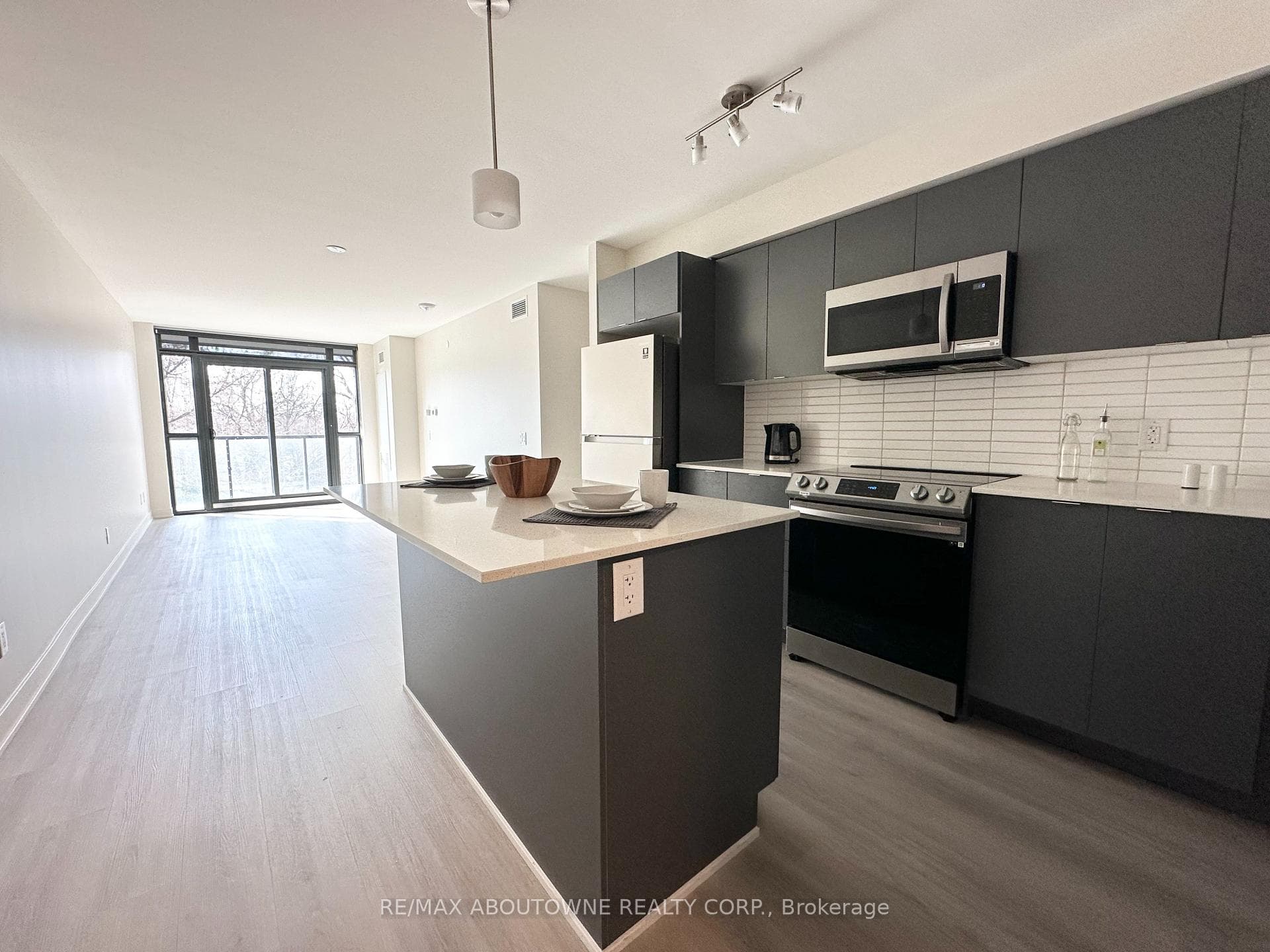 3385 Dundas Street Unit 323 photo 3