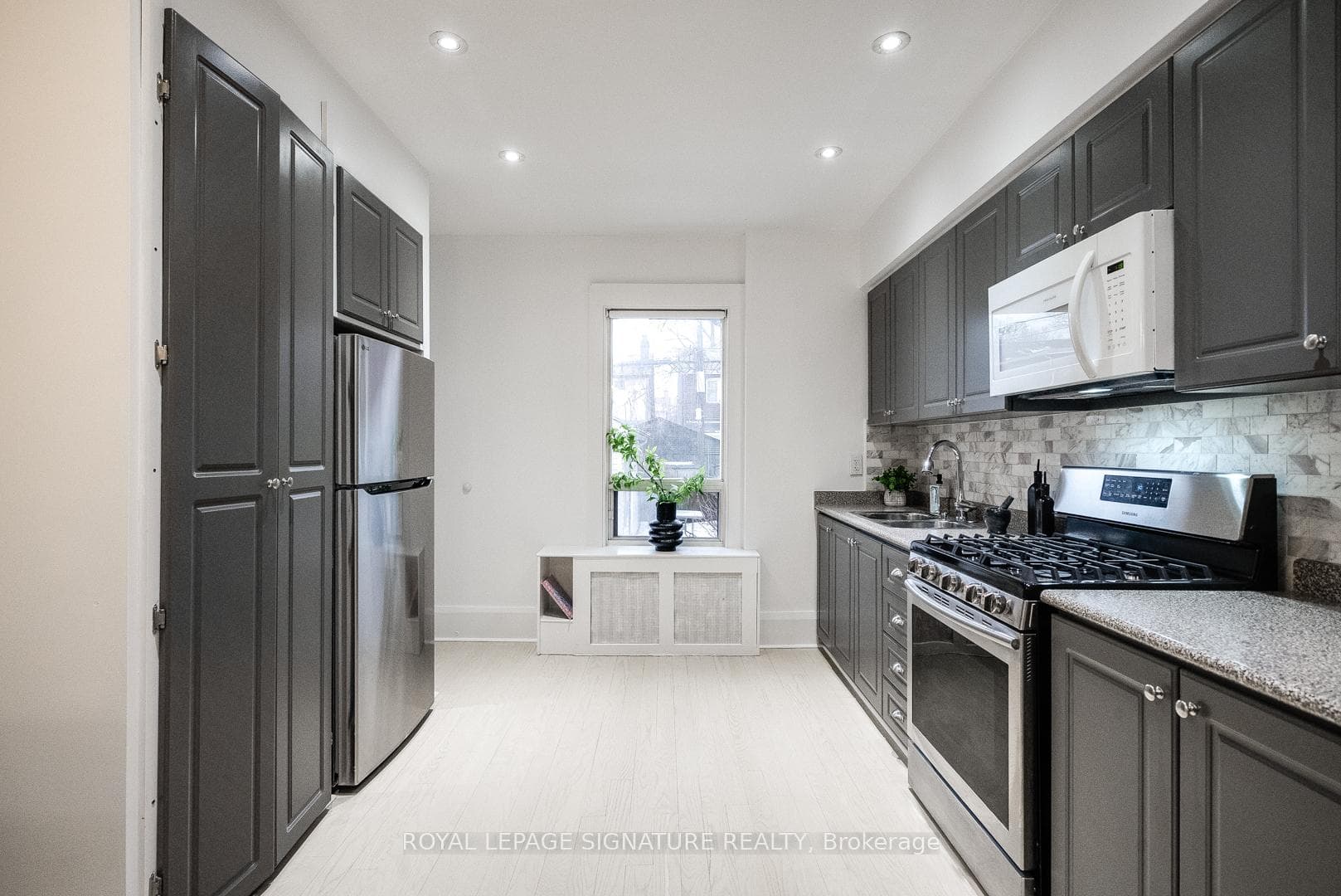 216 Parkmount Road Unit Upper photo 12