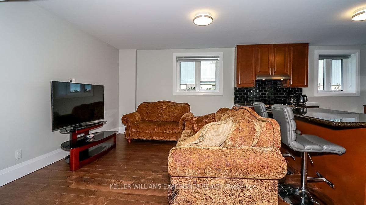 600 Mapleview Drive photo 5
