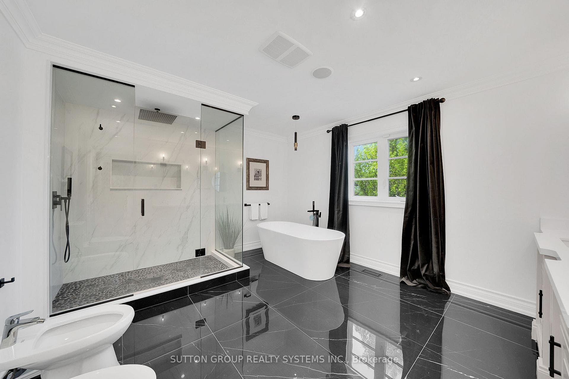 Primary 6-Piece En-Suite W/Heated Floors