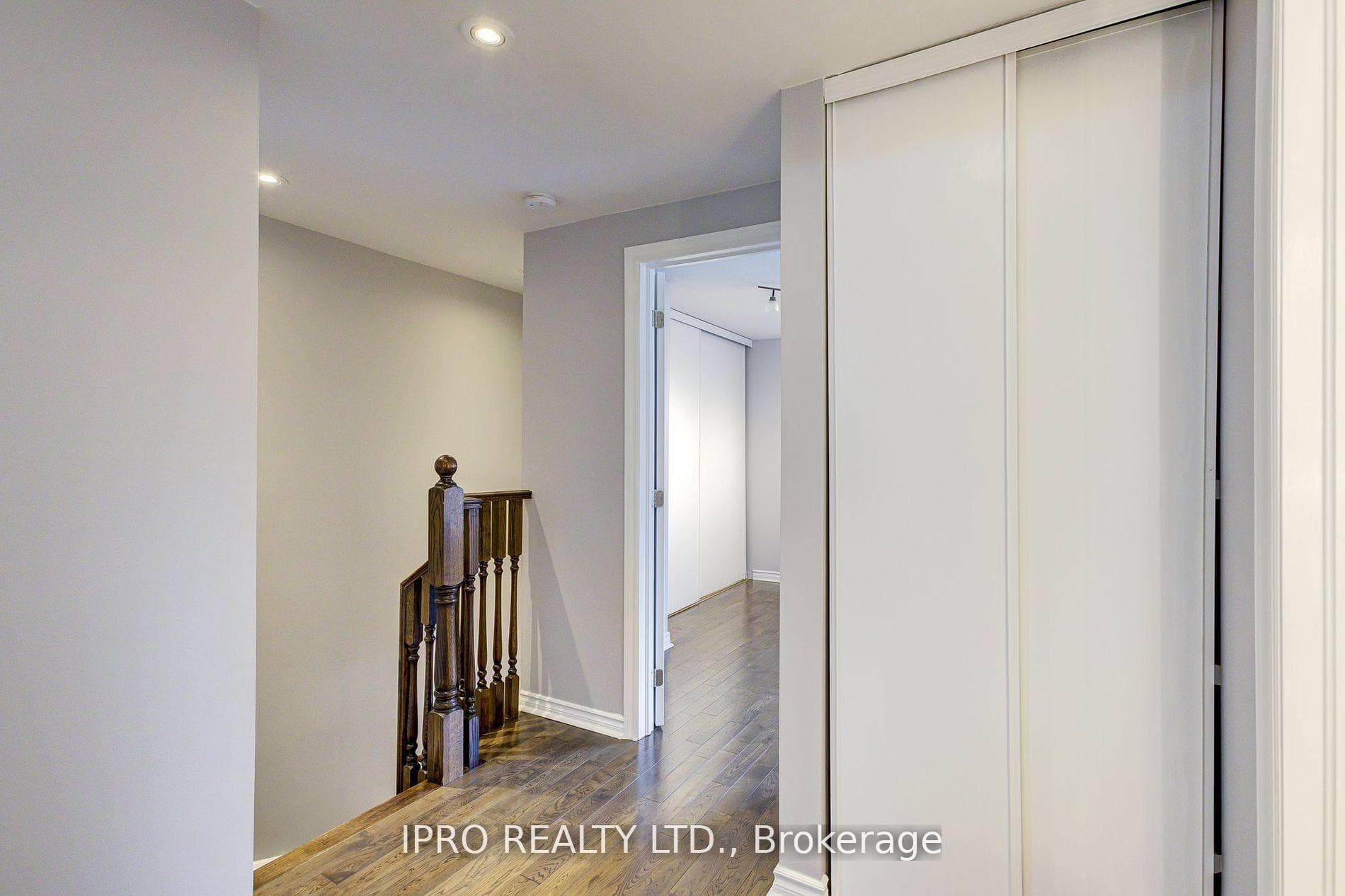 31 Barrington Crescent photo 29
