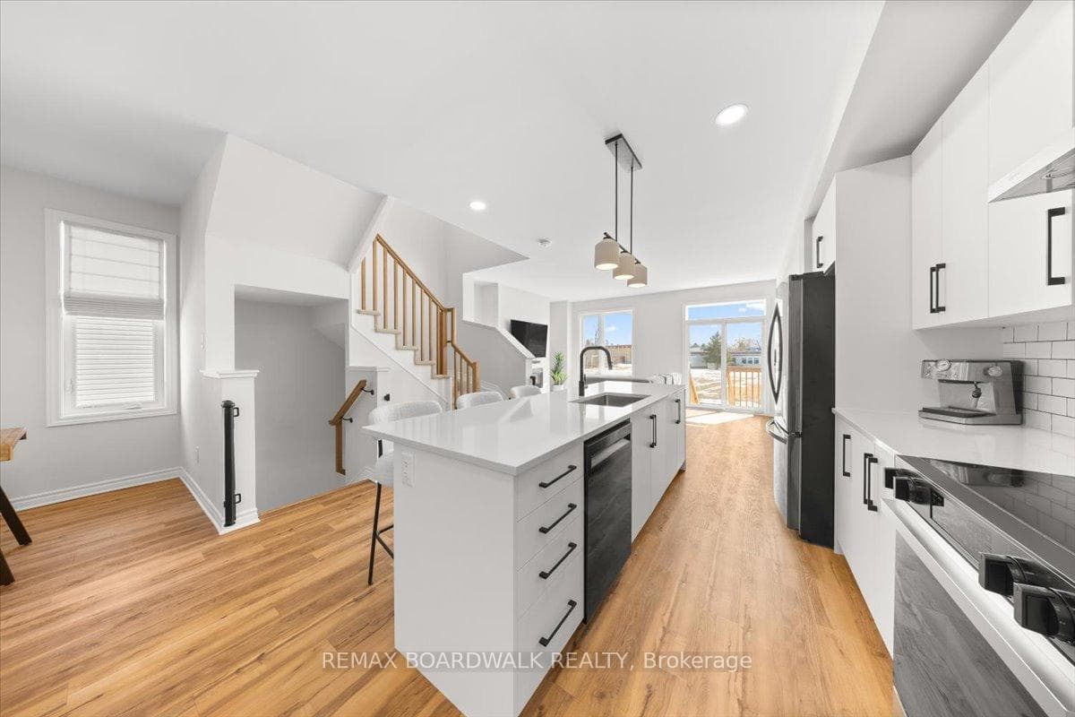 297 Labelle Street photo 8