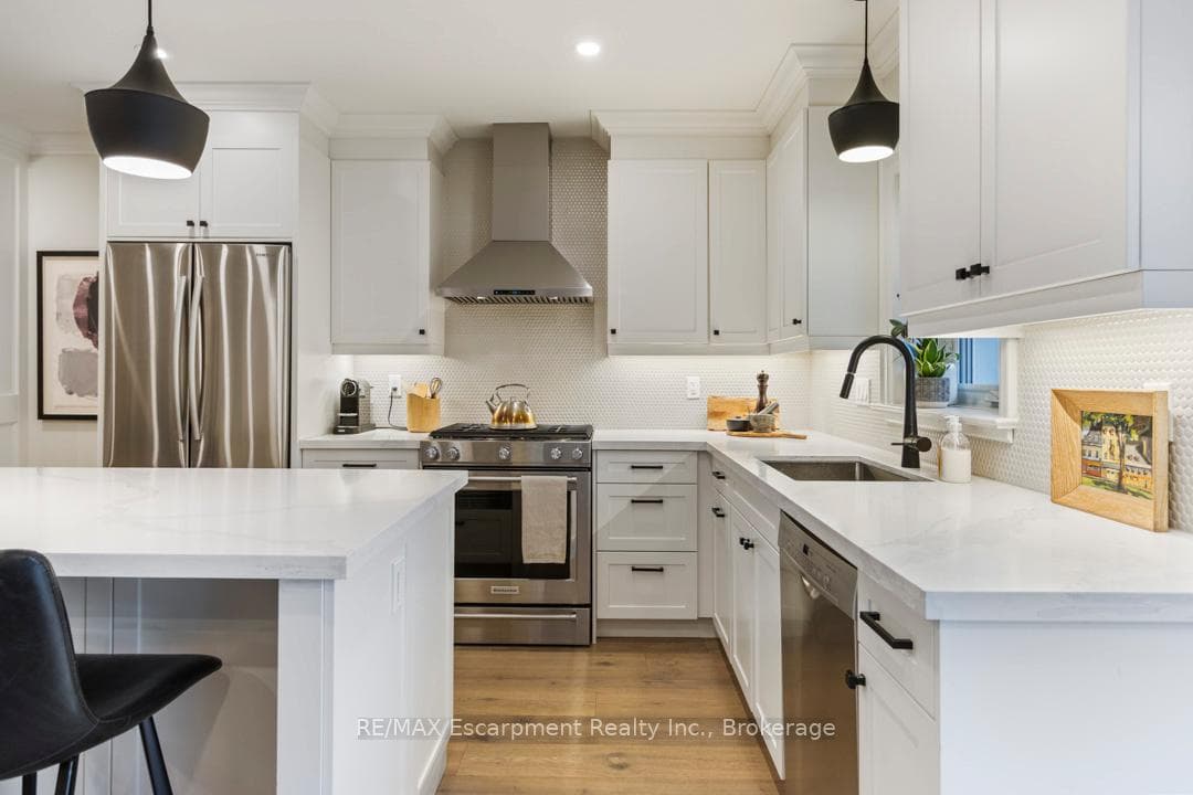 2109 Wellington Avenue photo 11