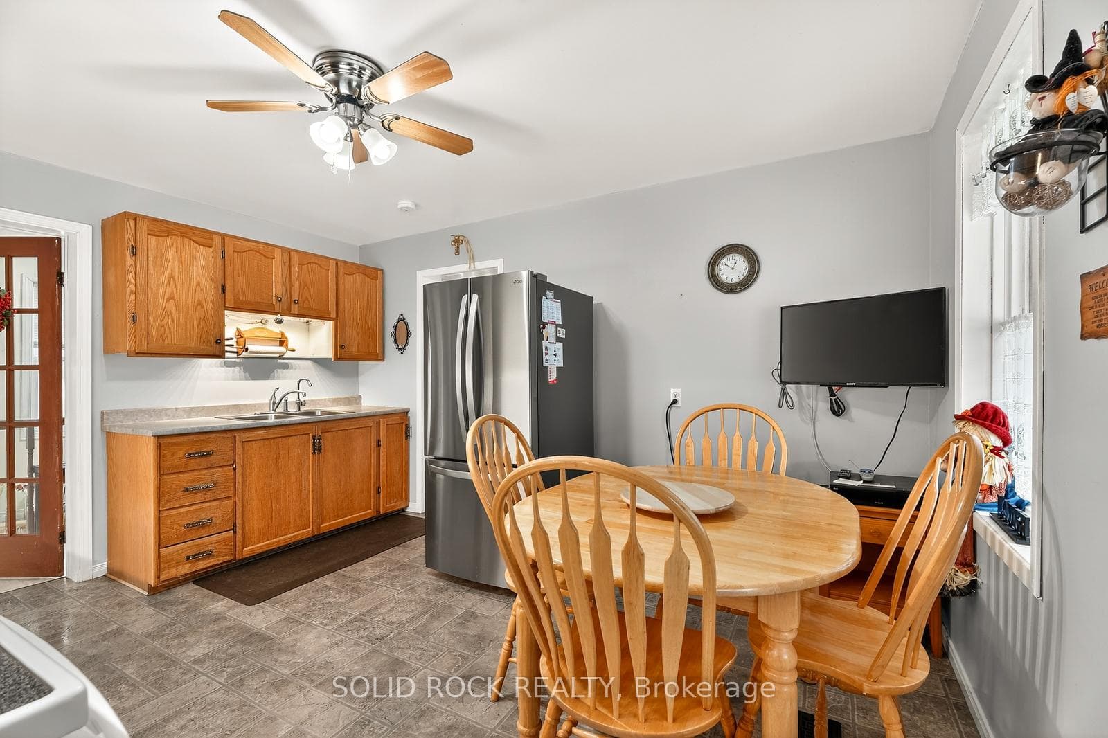 Eat in kitchen