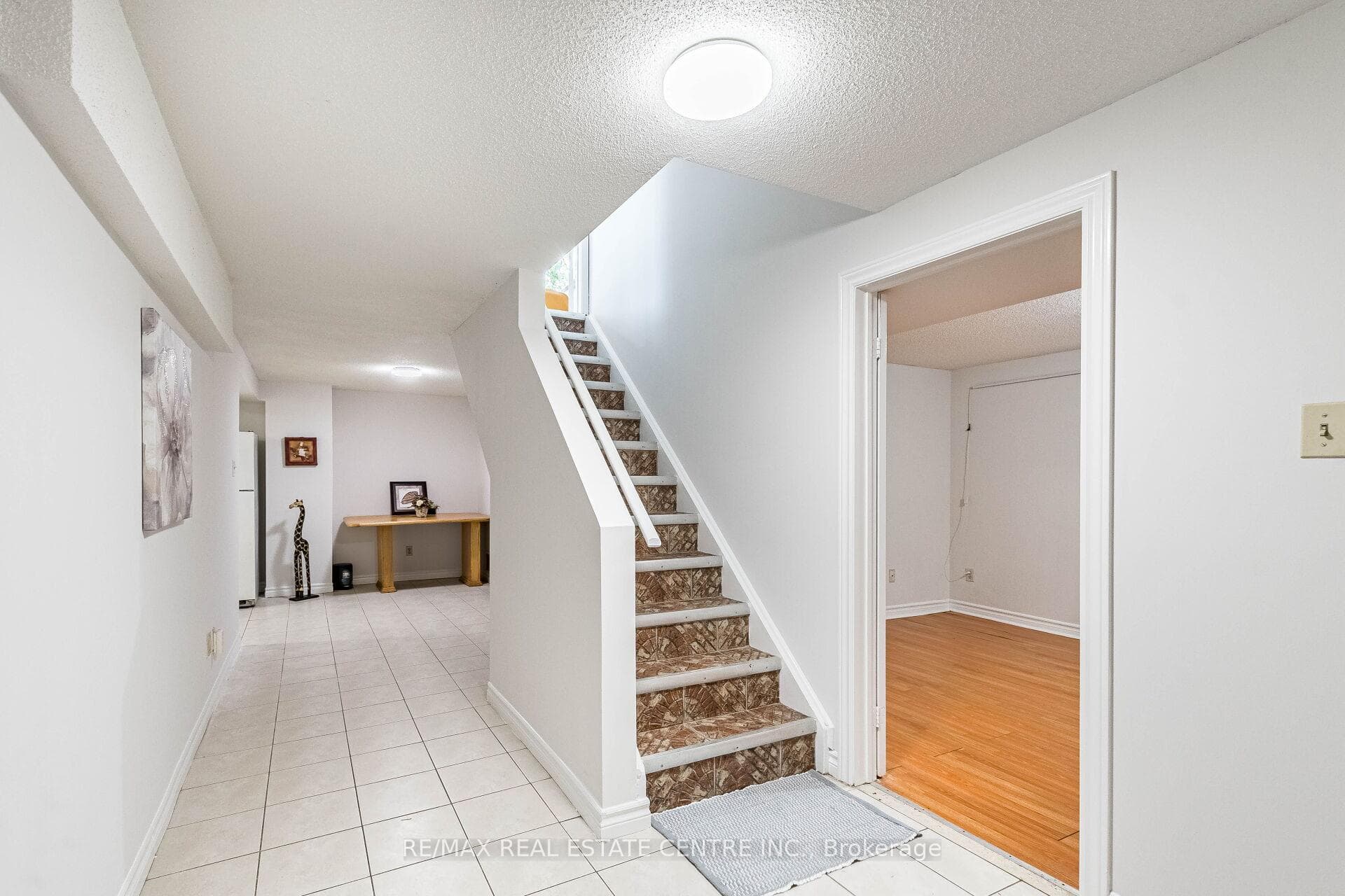 1124 Shagbark Crescent photo 24