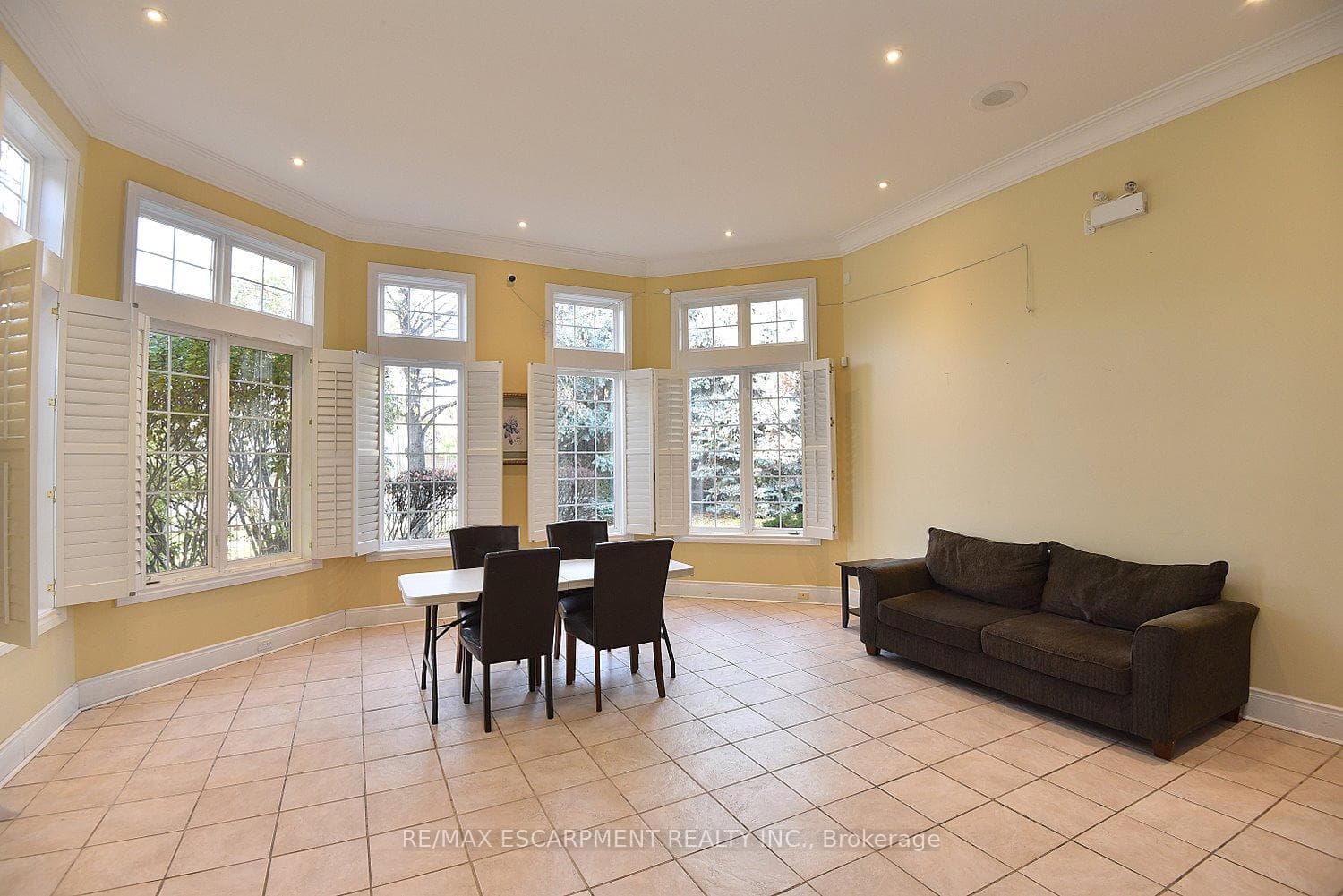 1421 Walkers Line Unit 203 photo 37