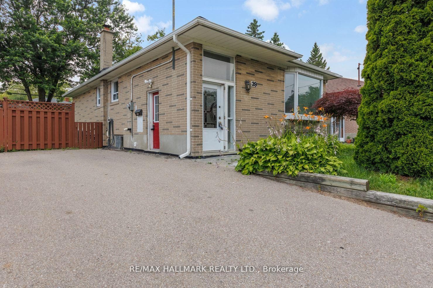39 Stansbury Crescent Unit Upper photo 2