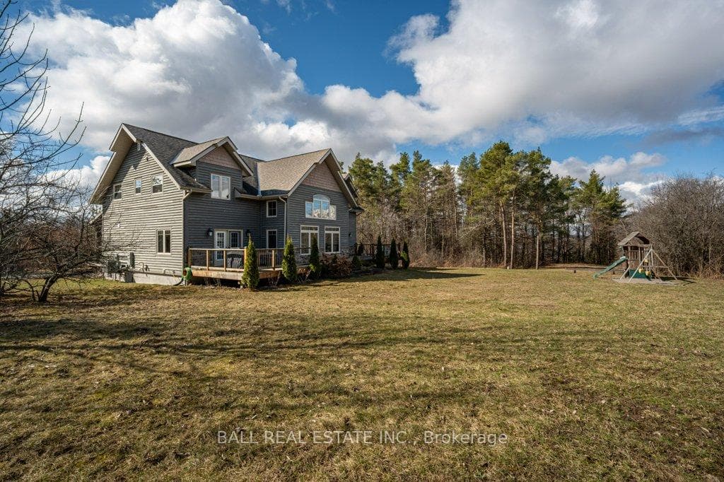 1069 Maria Street photo 35