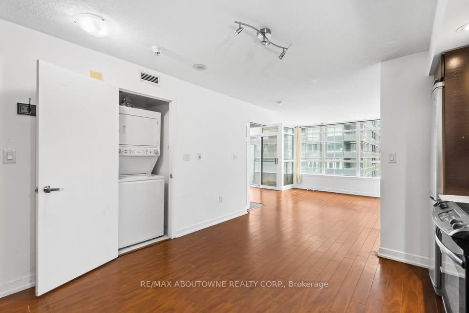 8 Telegram Mews Unit 610 photo 6