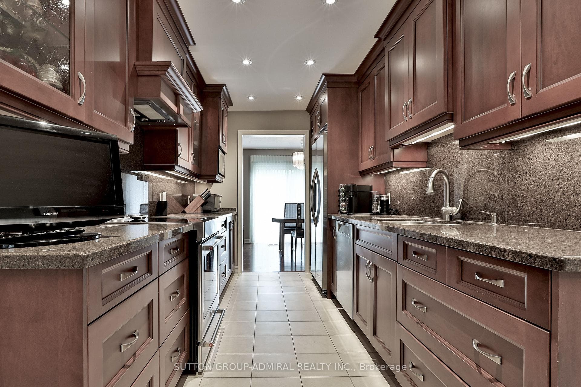 135 Heatherton Way photo 4