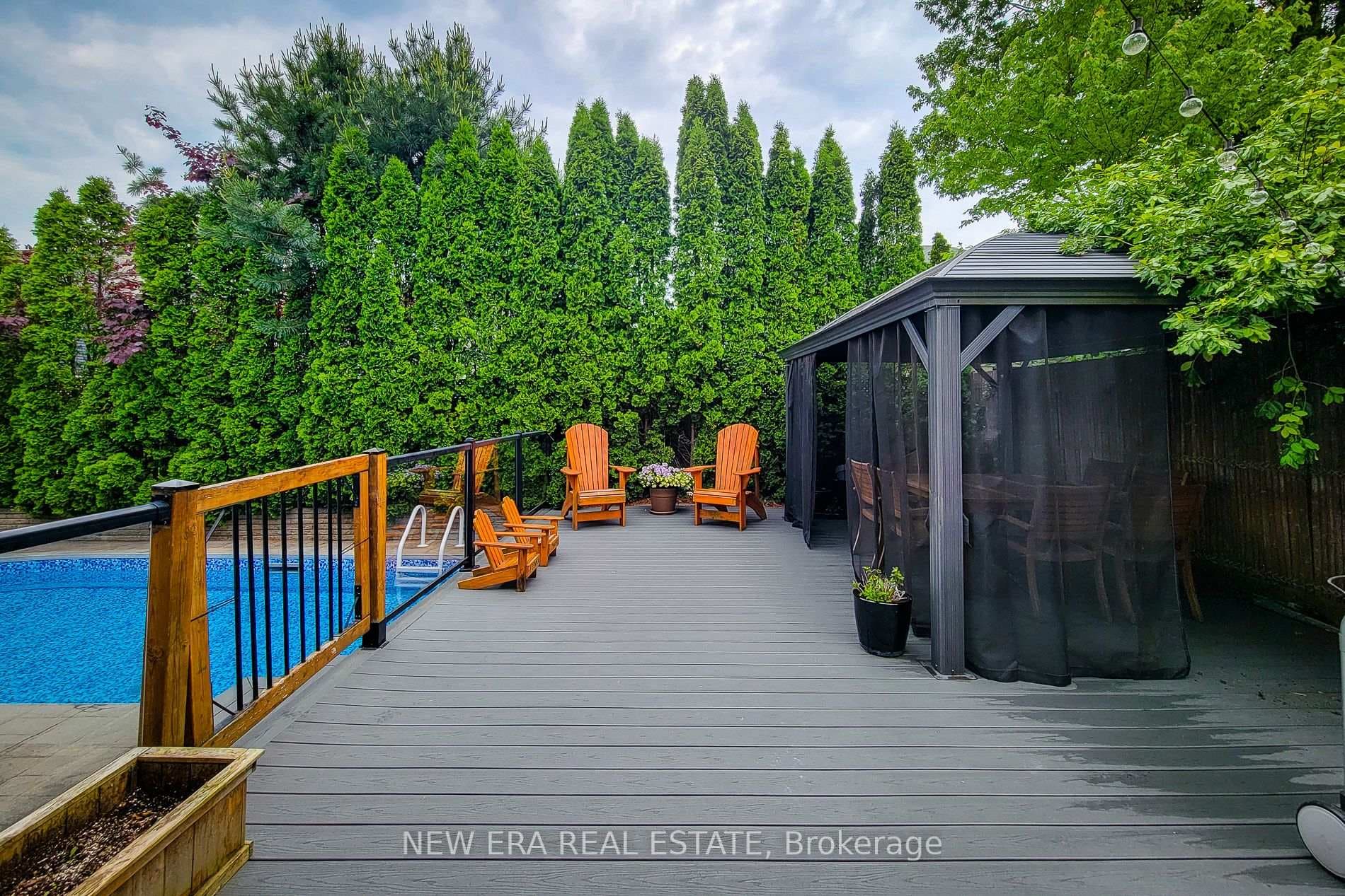 29 Woodside Square photo 8