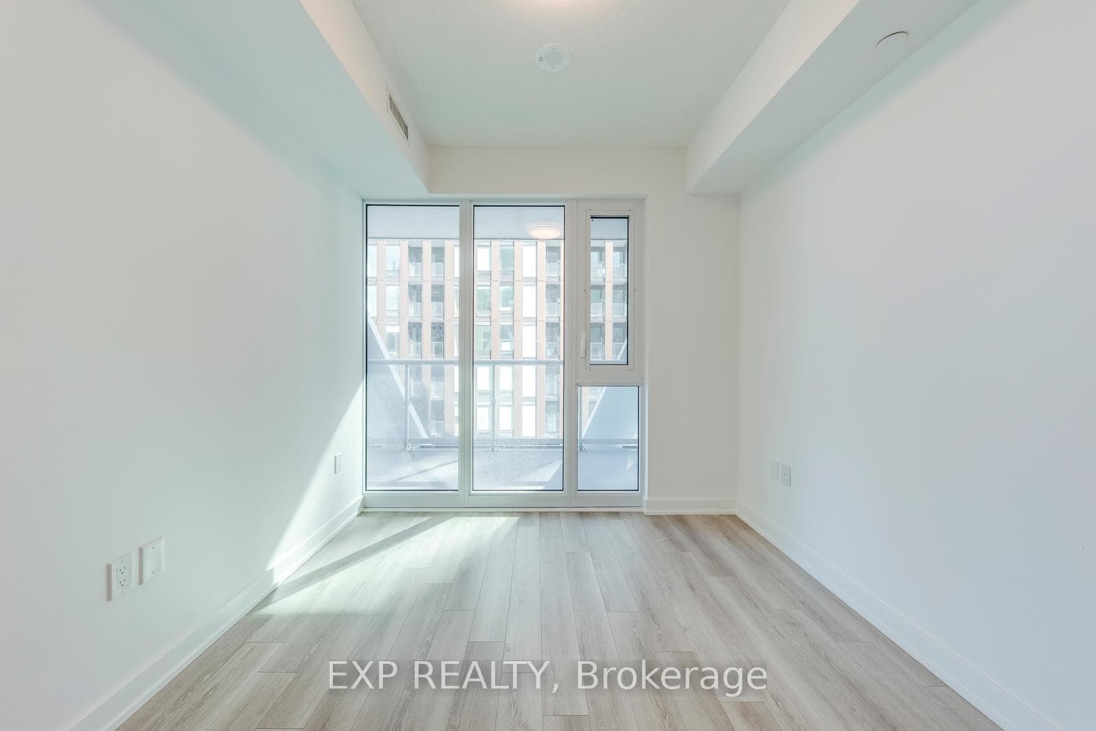 230 Simcoe Street Unit 3221 photo 16