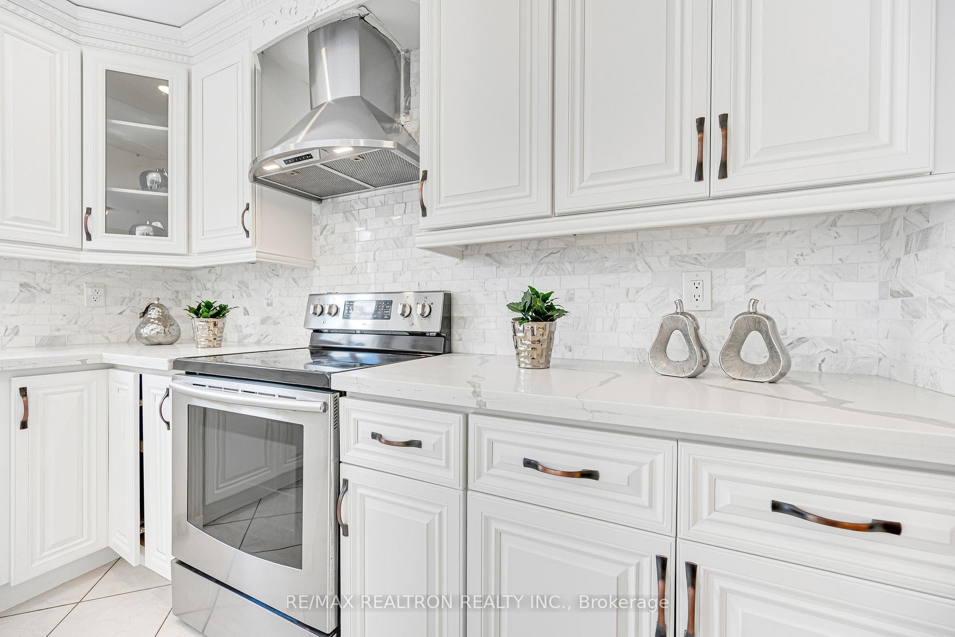 278 Bernard Avenue photo 15