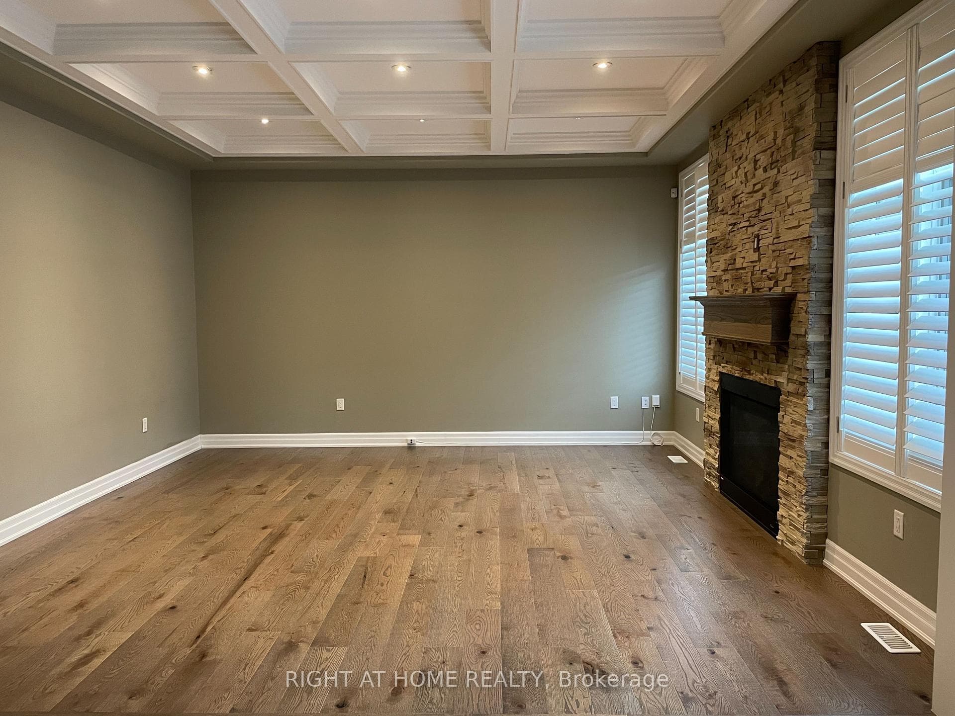 163 Magnolia Crescent photo 14