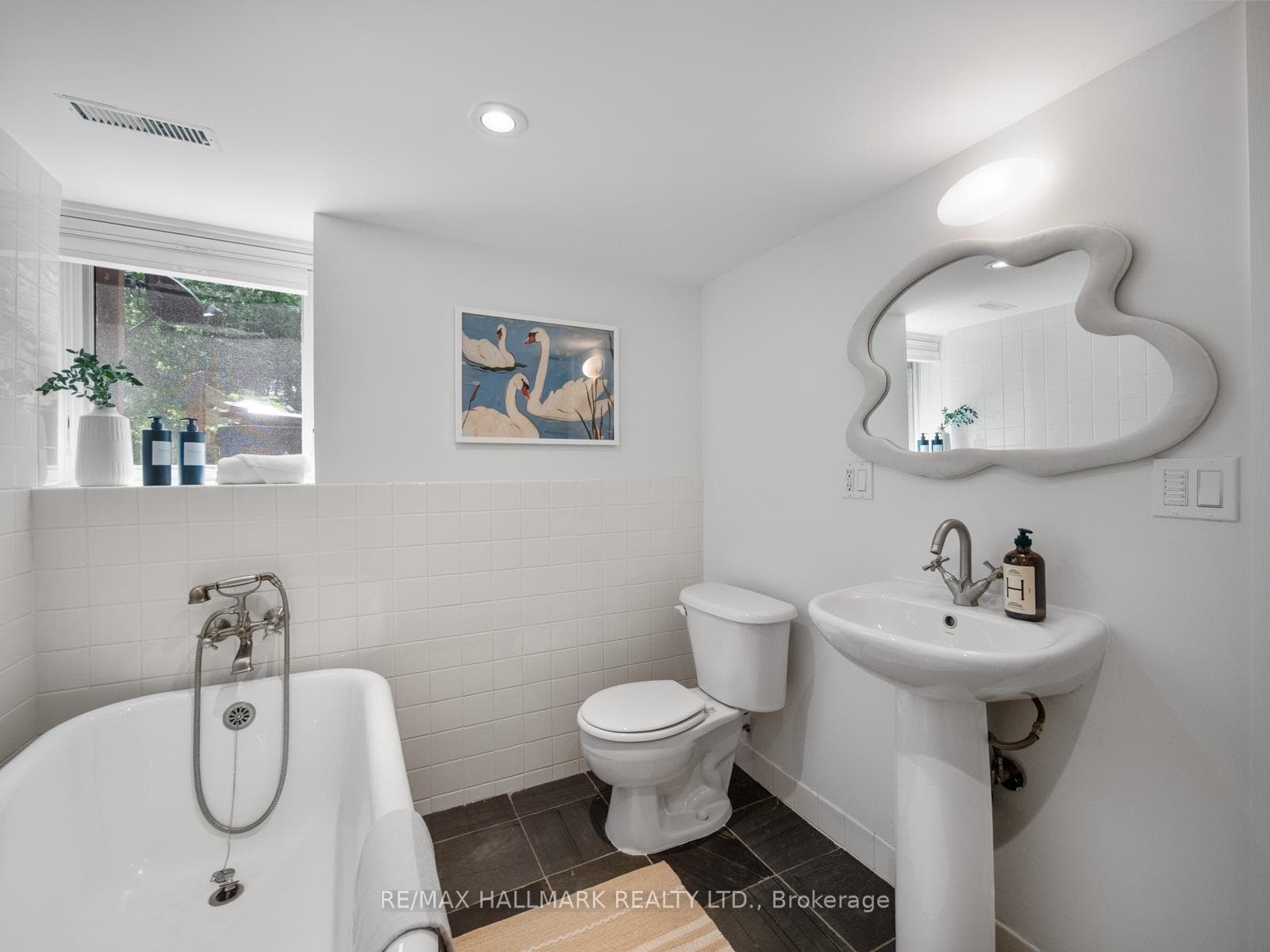 275 Withrow Avenue photo 39