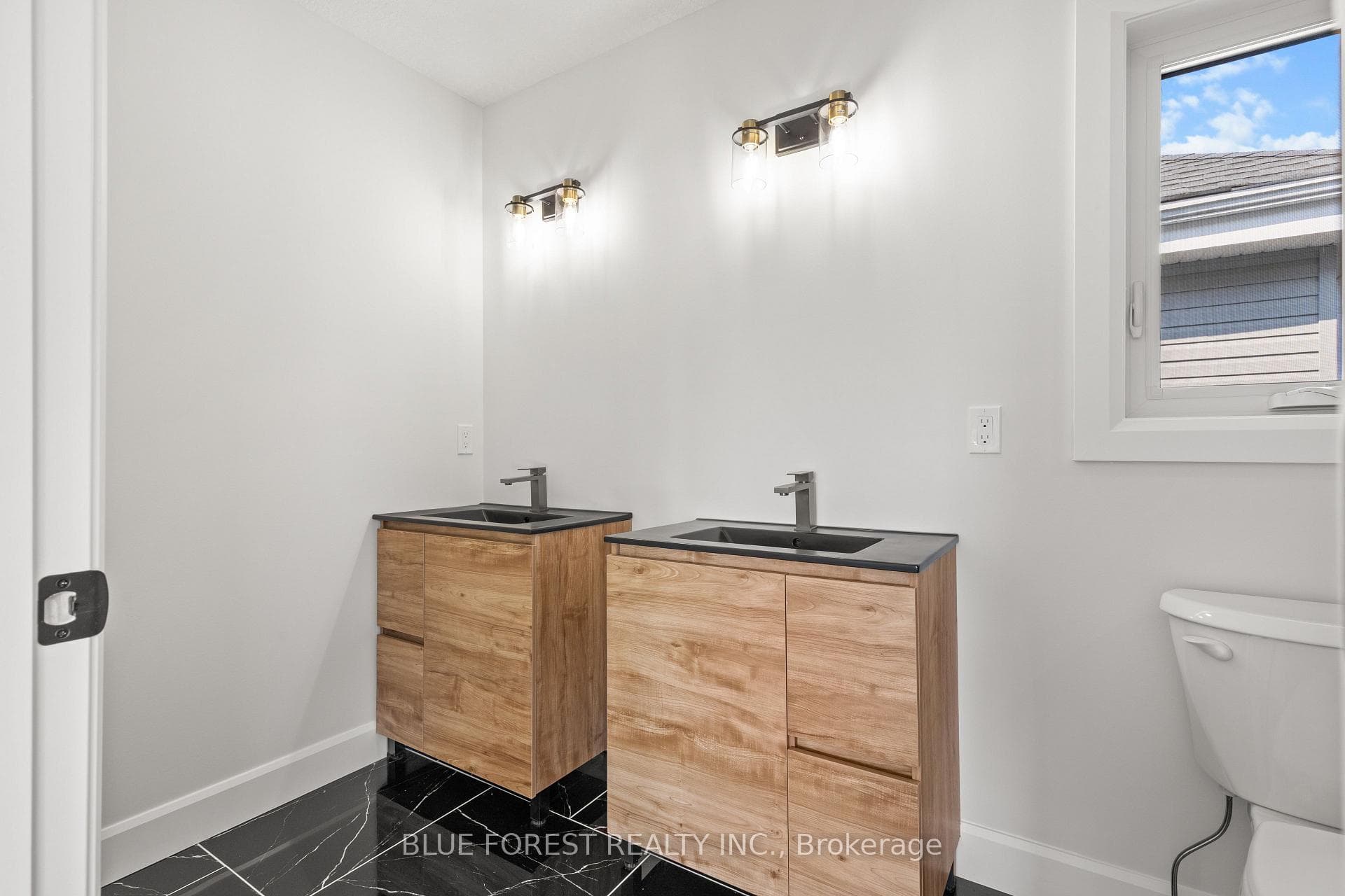 198 McRae Street photo 40