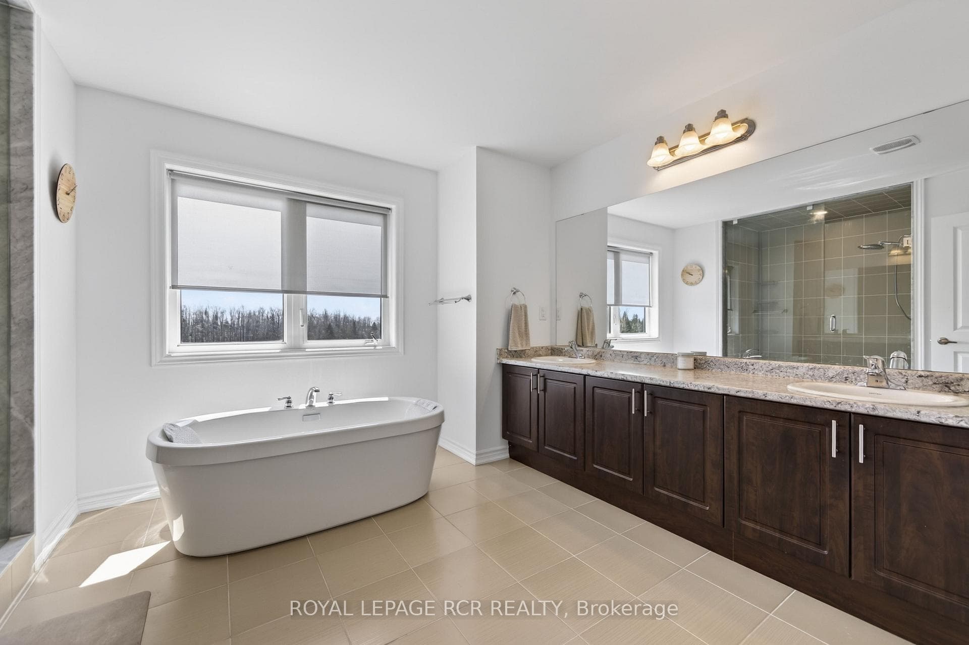 375 Russell Street photo 11