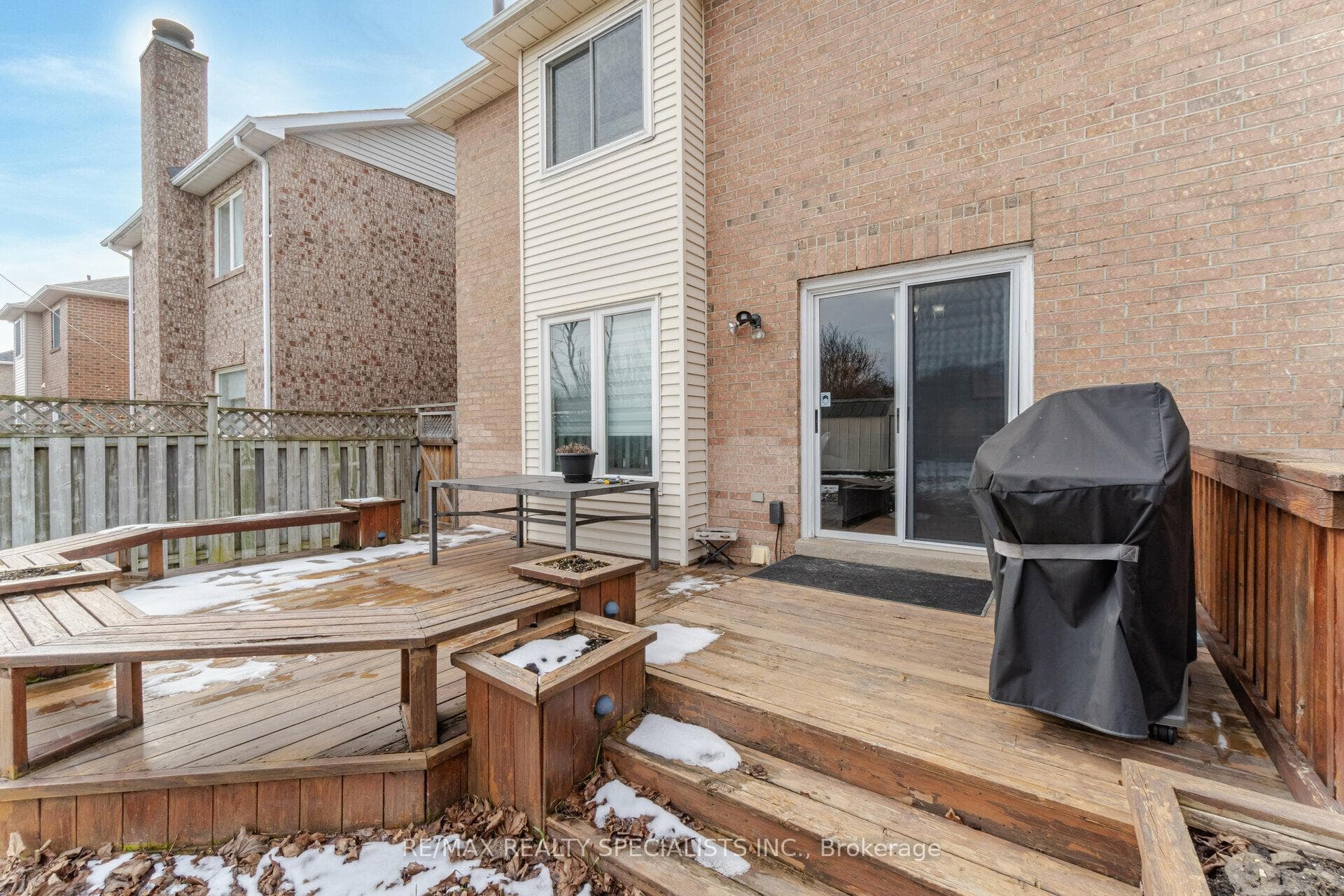 75 VIVIANS Crescent photo 38