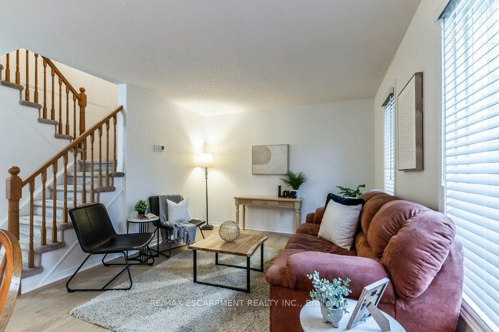 15 TRAILBROOK Lane photo 12