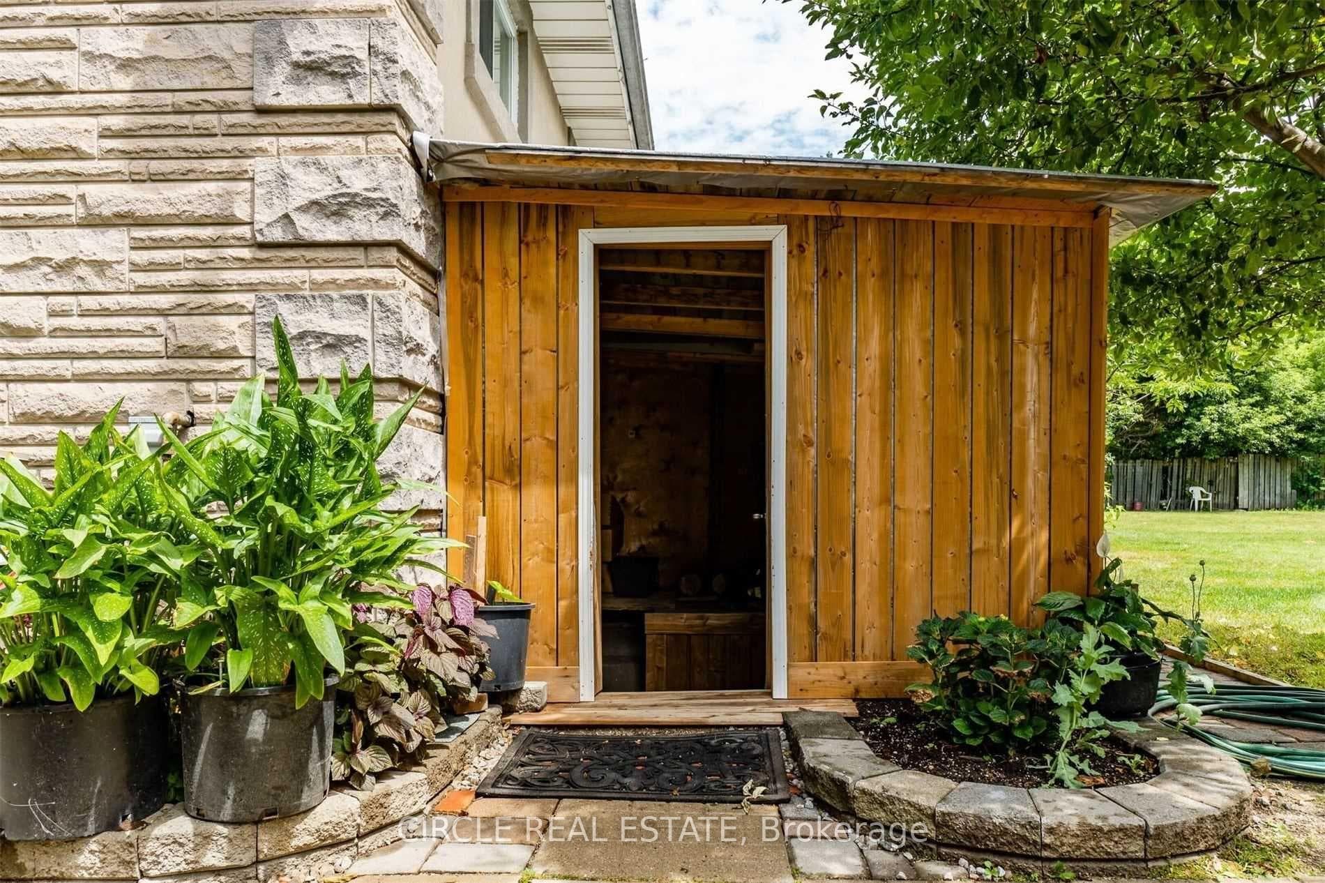 5945 King Street photo 36