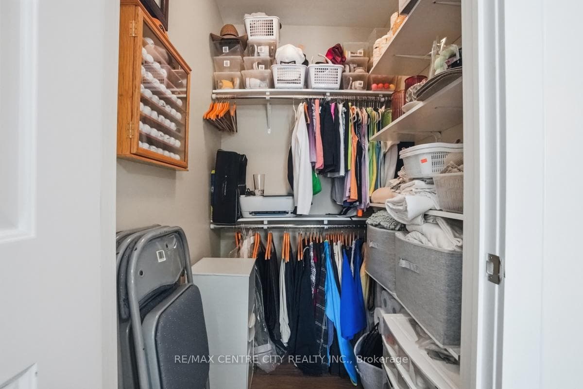 Walk in closet