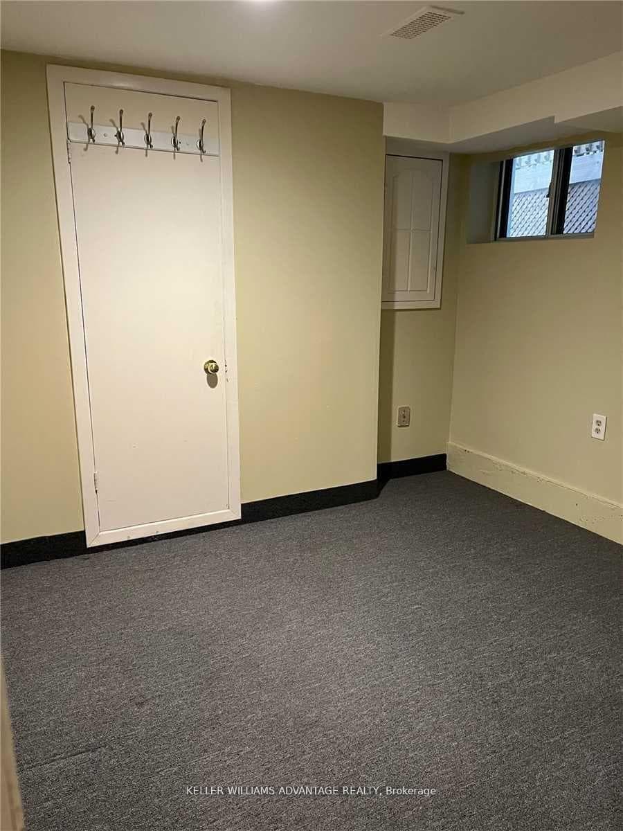 131 Monarch Park Avenue Unit Lower photo 9