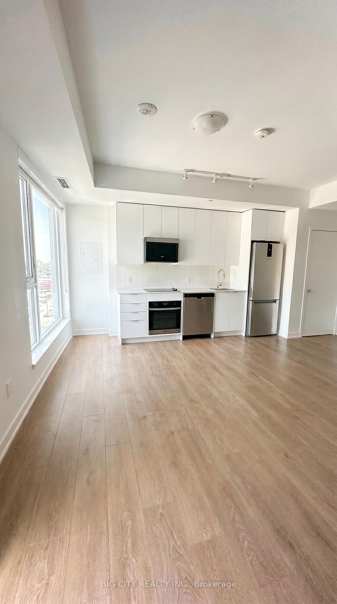 474 Caldari Road Unit 1604 photo 3