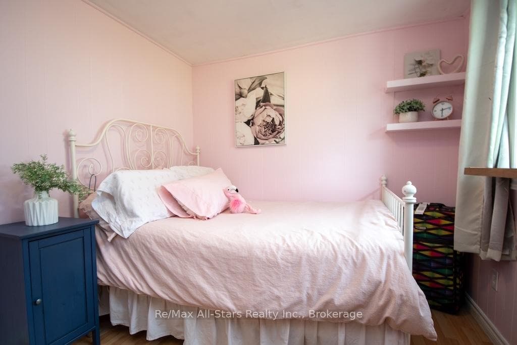 9 Riverside Drive photo 32