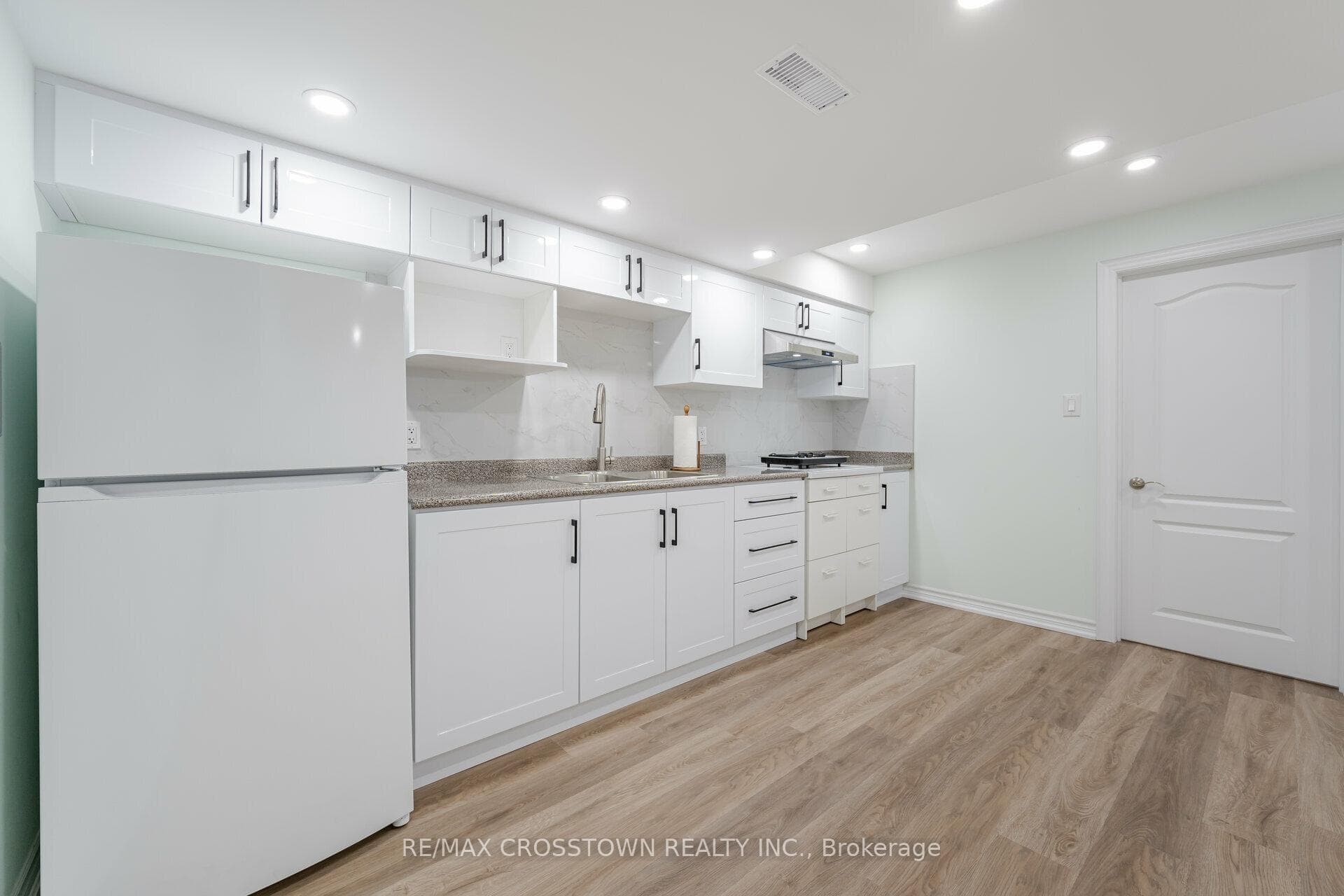 76 Ebury Drive photo 32