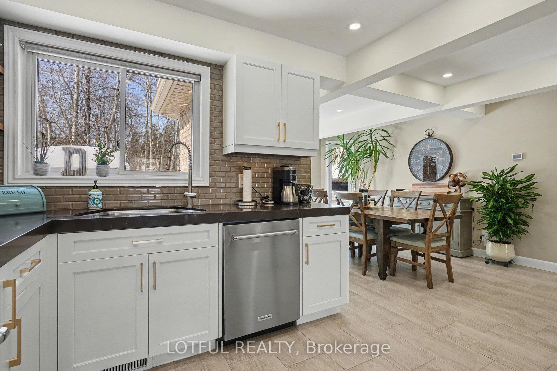 2212 Chalmers Crescent photo 10