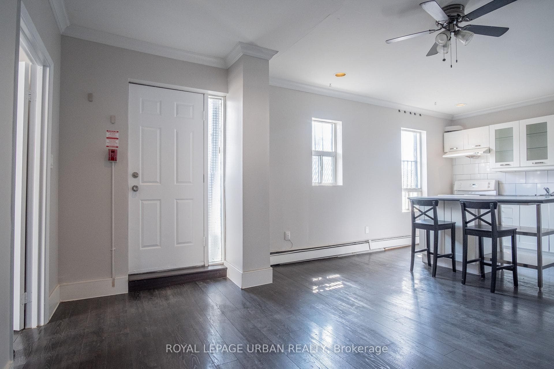 636 Danforth Avenue Unit 2 photo 5
