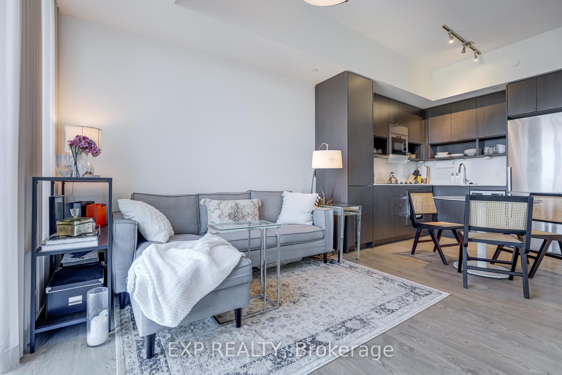 7 Mabelle Avenue Unit 3703 photo 13