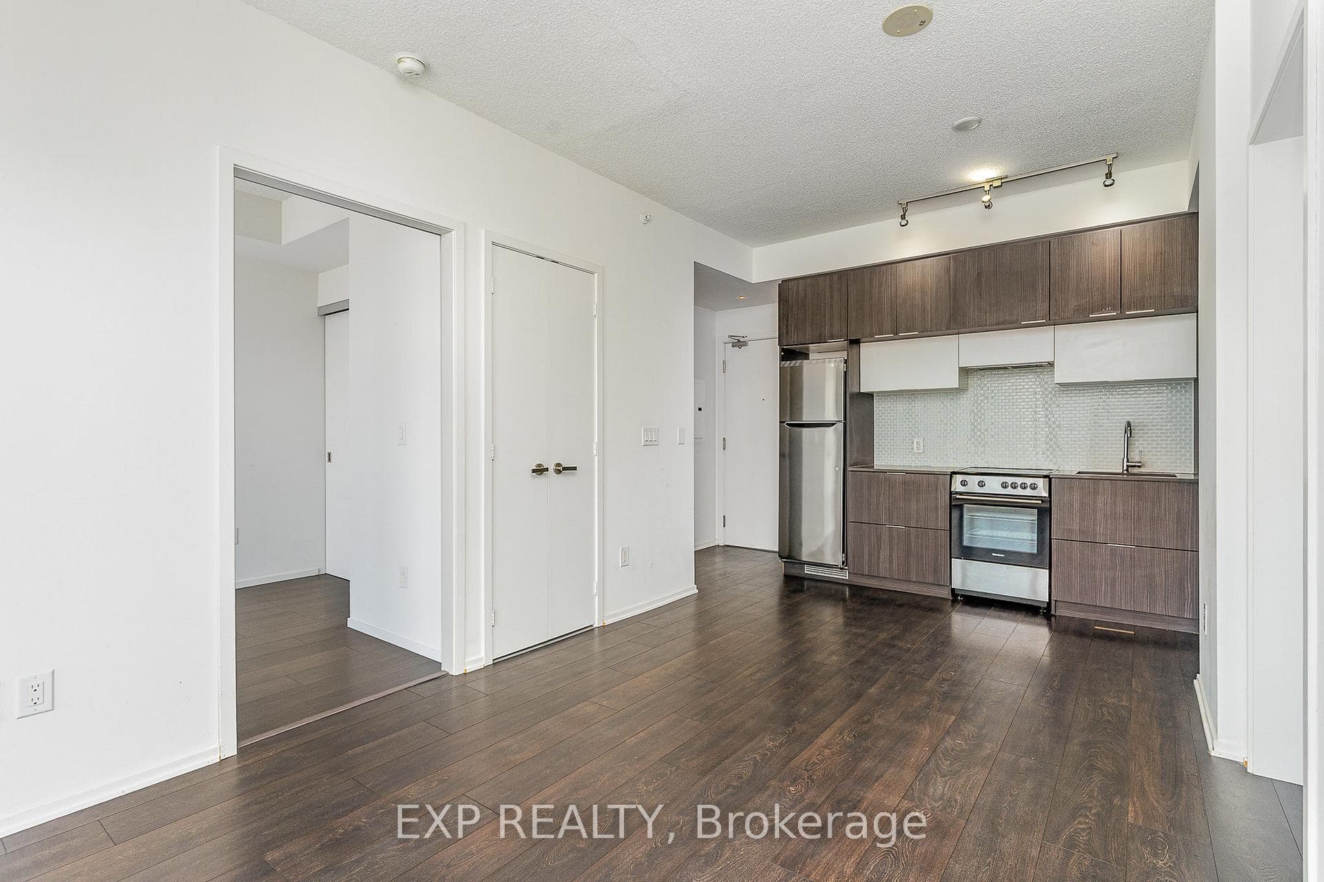 159 Dundas Street Unit 3307 photo 4