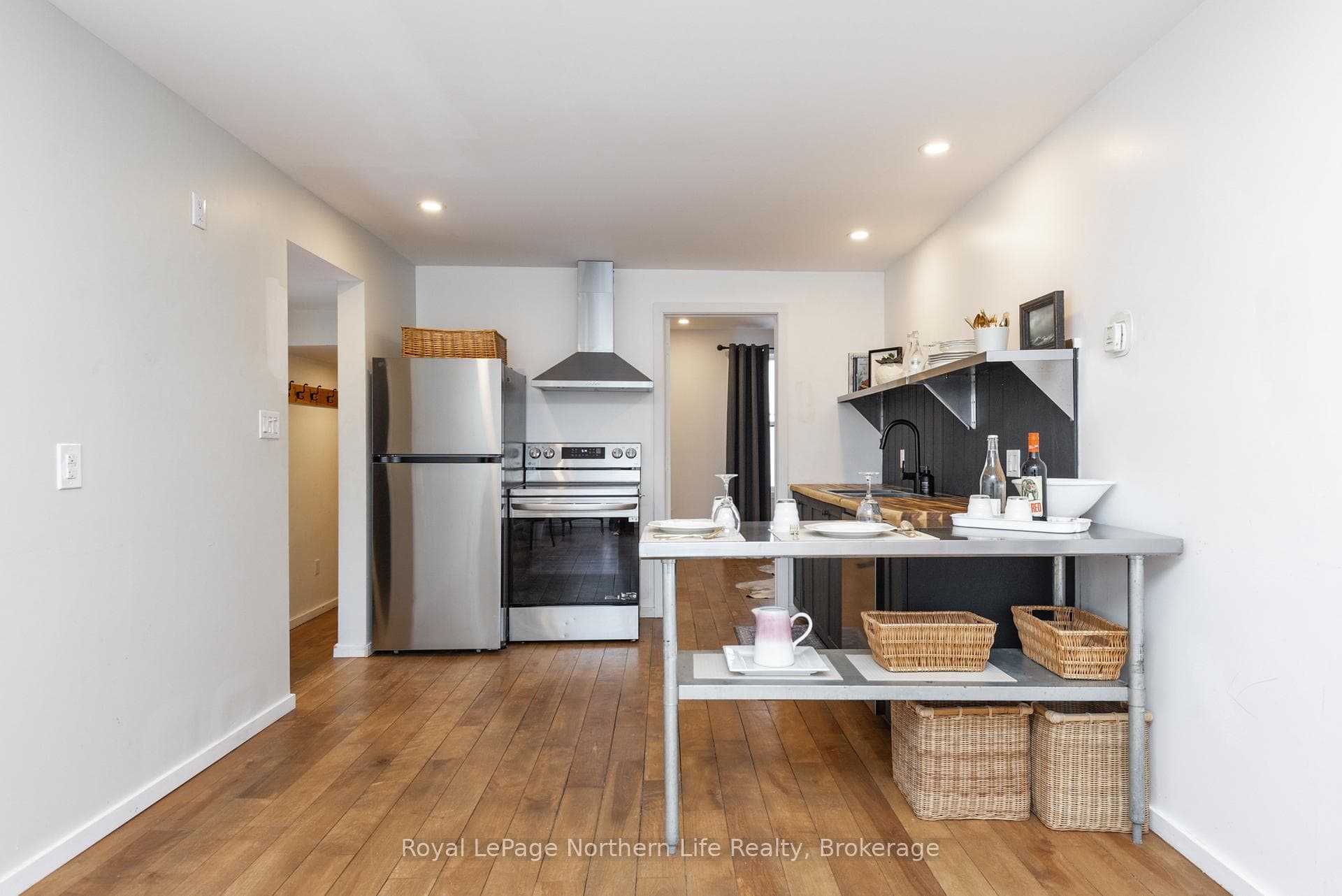 883 Memorial Drive photo 8
