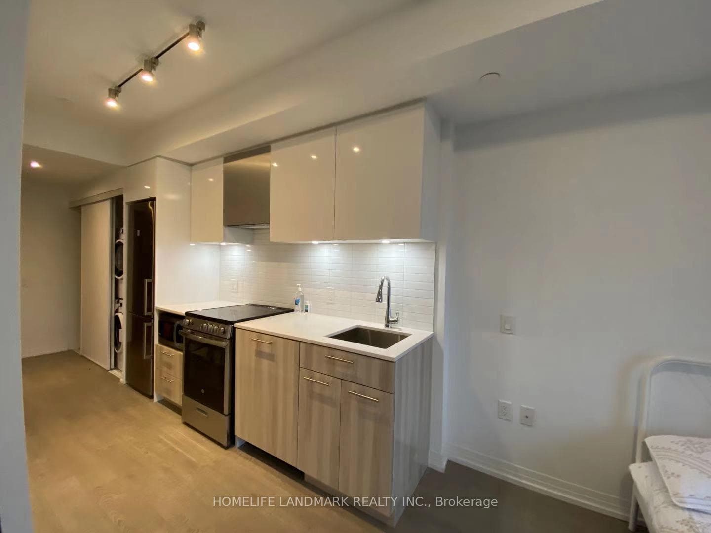 251 Jarvis Street Unit 1601 photo 2